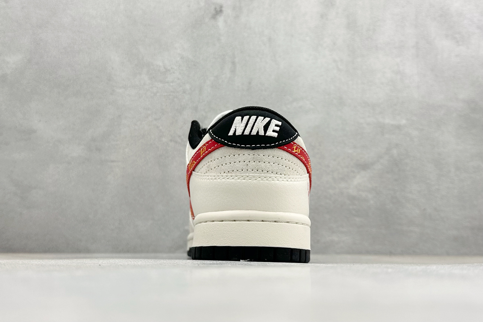 Nike Dunk Low Retro 马年限定 周年高端定制 低帮休闲板鞋 SD6868-115 Nike Dunk Low Retro 马年限定 周年高端定制 低帮休闲板鞋 SD6868-115