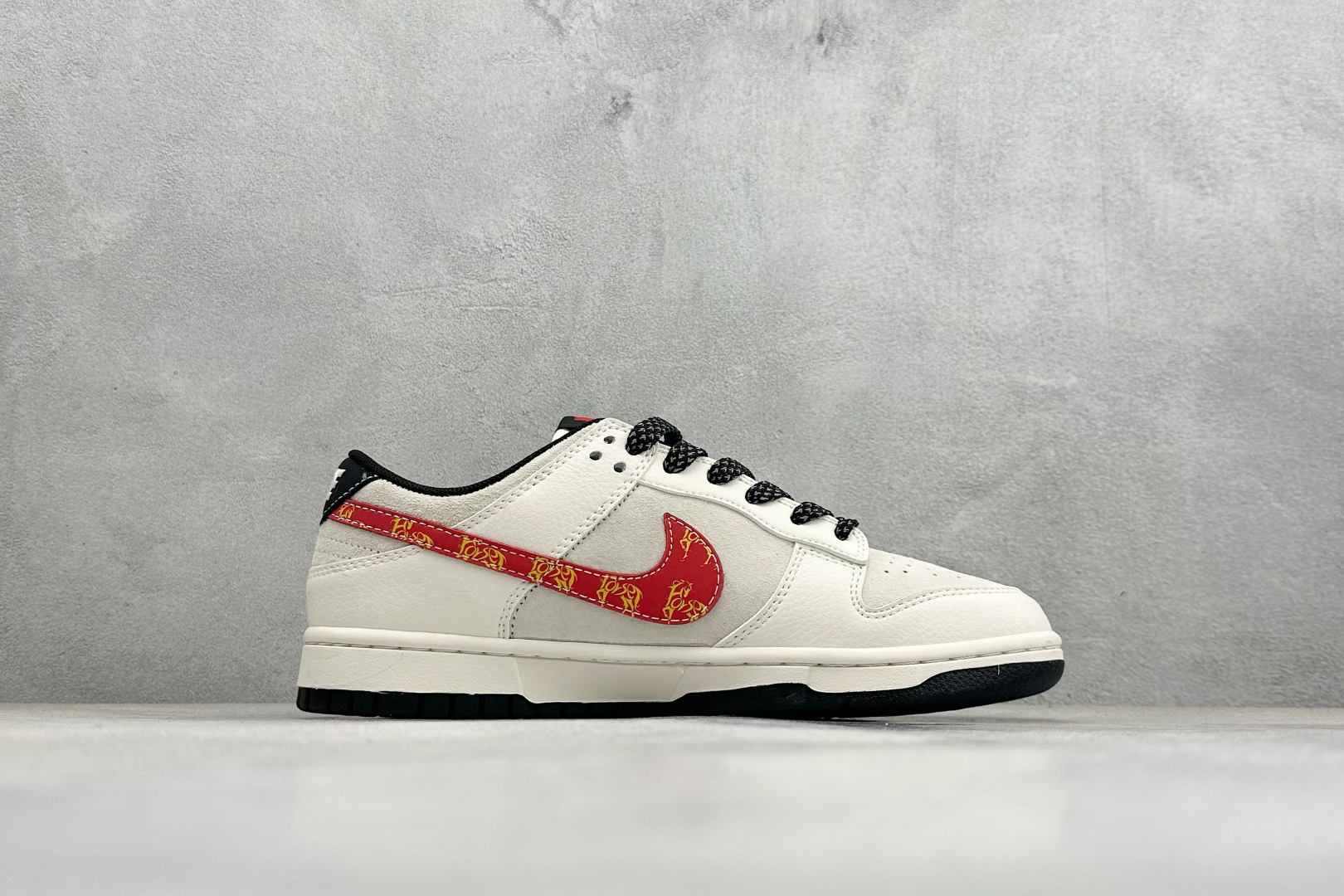 Nike Dunk Low Retro 马年限定 周年高端定制 低帮休闲板鞋 SD6868-115 Nike Dunk Low Retro 马年限定 周年高端定制 低帮休闲板鞋 SD6868-115