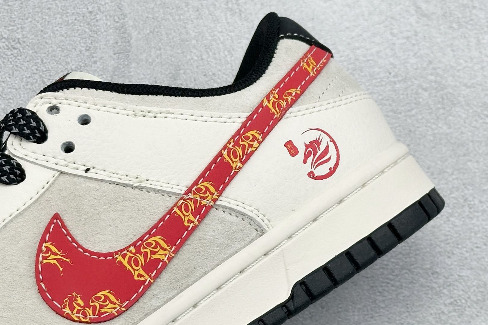 Nike Dunk Low Retro 马年限定 周年高端定制 低帮休闲板鞋 SD6868-115 Nike Dunk Low Retro 马年限定 周年高端定制 低帮休闲板鞋 SD6868-115