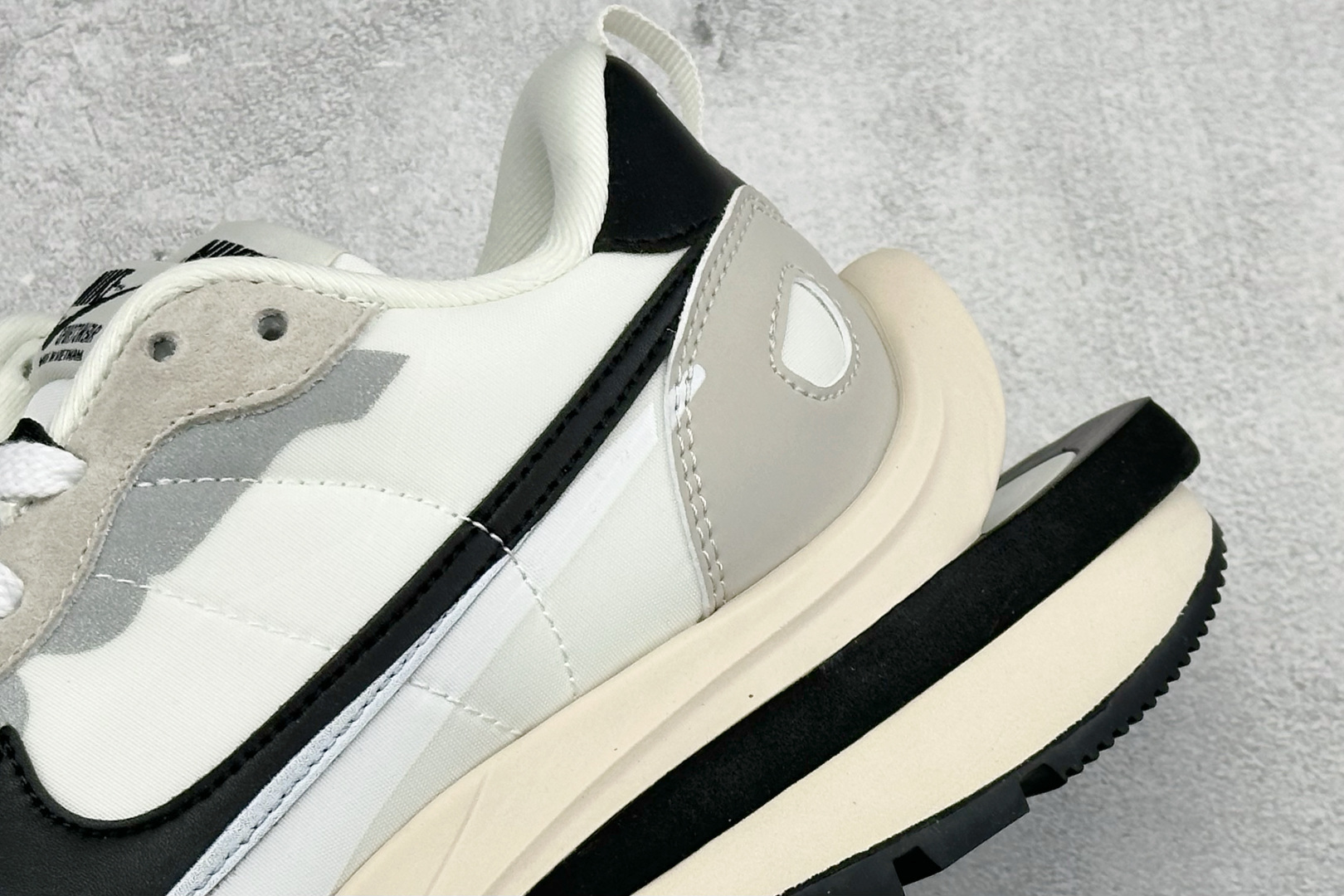 260 S版Sacai x Nike VaporWaffle 华夫3.0圆头舒适低帮生活休闲鞋 DD1875-101-Chinese UA Cheap High Quatity Brand Clothes Bags handbags Sneakers wholesale wholesaler seller from China Factory suppliers Fashion Clothing Shoes best Quality Beautiful Price 260 S版Sacai x Nike VaporWaffle 华夫3.0圆头舒适低帮生活休闲鞋 DD1875-101