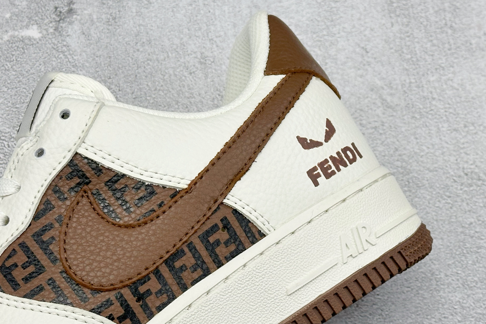 260 SC版Nike Air Force 1'07 Low 芬迪联名 复古白棕 空军一号低帮休闲板鞋 XY9025-017-Chinese UA Cheap High Quatity Brand Clothes Bags handbags Sneakers wholesale wholesaler seller from China Factory suppliers Fashion Clothing Shoes best Quality Beautiful Price 260 SC版Nike Air Force 1'07 Low 芬迪联名 复古白棕 空军一号低帮休闲板鞋 XY9025-017