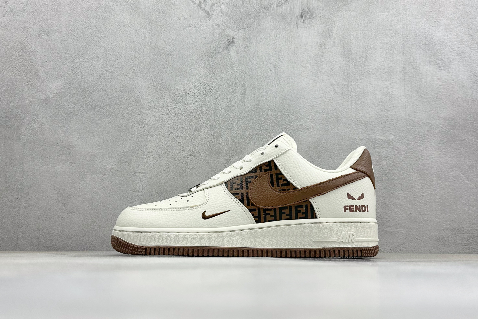 260 SC版Nike Air Force 1'07 Low 芬迪联名 复古白棕 空军一号低帮休闲板鞋 XY9025-017-Chinese UA Cheap High Quatity Brand Clothes Bags handbags Sneakers wholesale wholesaler seller from China Factory suppliers Fashion Clothing Shoes best Quality Beautiful Price 260 SC版Nike Air Force 1'07 Low 芬迪联名 复古白棕 空军一号低帮休闲板鞋 XY9025-017