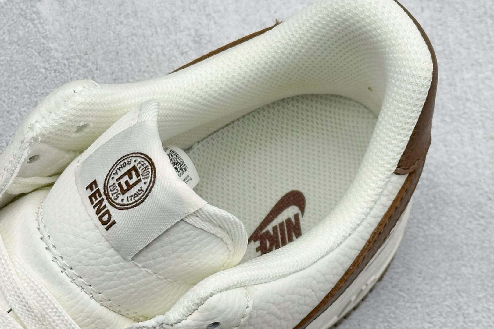 260 SC版Nike Air Force 1'07 Low 芬迪联名 复古白棕 空军一号低帮休闲板鞋 XY9025-017-Chinese UA Cheap High Quatity Brand Clothes Bags handbags Sneakers wholesale wholesaler seller from China Factory suppliers Fashion Clothing Shoes best Quality Beautiful Price 260 SC版Nike Air Force 1'07 Low 芬迪联名 复古白棕 空军一号低帮休闲板鞋 XY9025-017