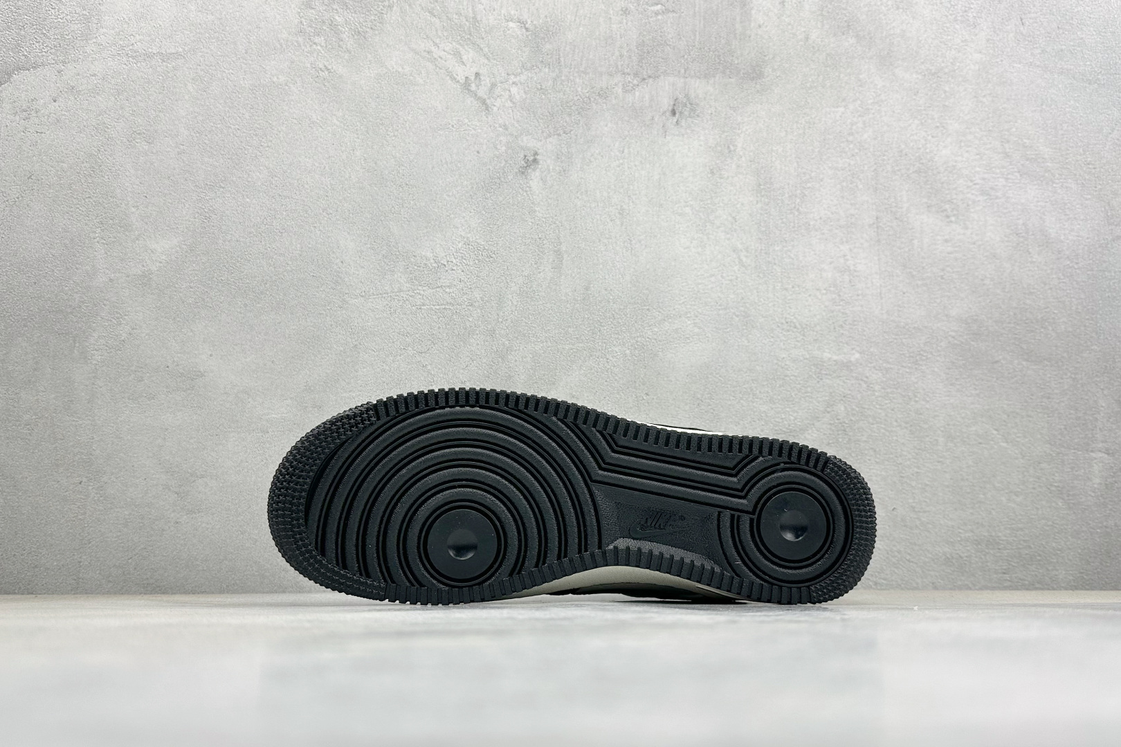 SC版Nike Air Force 1'07 Low 芬迪联名 空军一号低帮休闲板鞋 XY9025-018-Top High Quatity Cheap Sneakers Fashion Clothing Clothes Bags handbags Shoes of all Brand wholesale With The best Quality And Beautiful Price from China Factory Chinese suppliers wholesaler seller SC版Nike Air Force 1'07 Low 芬迪联名 空军一号低帮休闲板鞋 XY9025-018