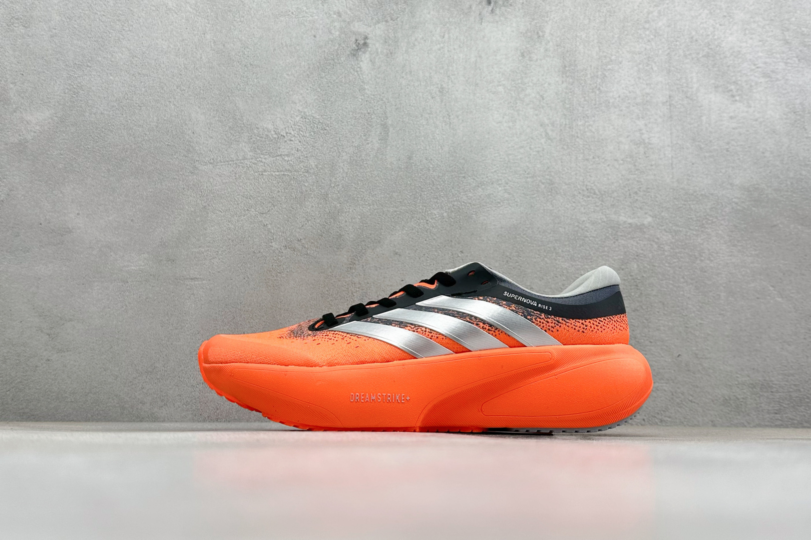 Adidas Supernova Solutione 3 M 阿迪透气缓震跑步鞋 KK1206 Adidas Supernova Solutione 3 M 阿迪透气缓震跑步鞋 KK1206