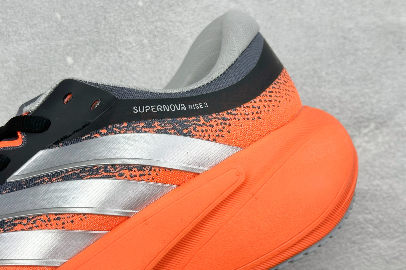 Adidas Supernova Solutione 3 M 阿迪透气缓震跑步鞋 KK1206 Adidas Supernova Solutione 3 M 阿迪透气缓震跑步鞋 KK1206