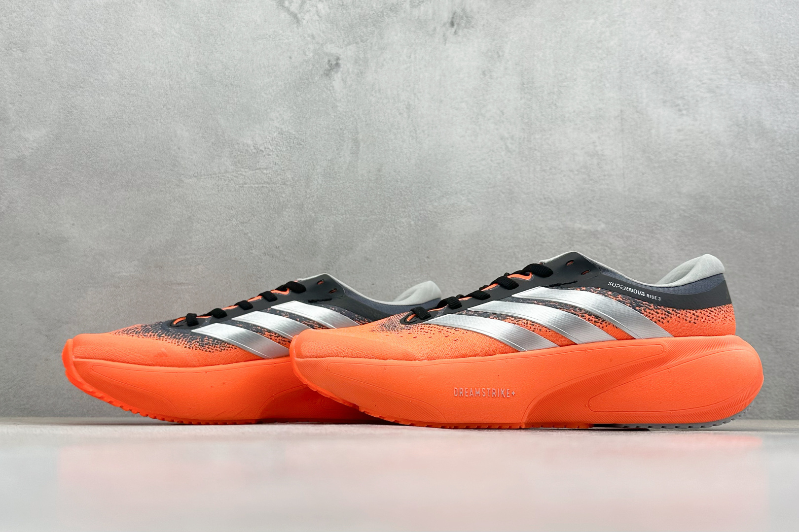 Adidas Supernova Solutione 3 M 阿迪透气缓震跑步鞋 KK1206 Adidas Supernova Solutione 3 M 阿迪透气缓震跑步鞋 KK1206