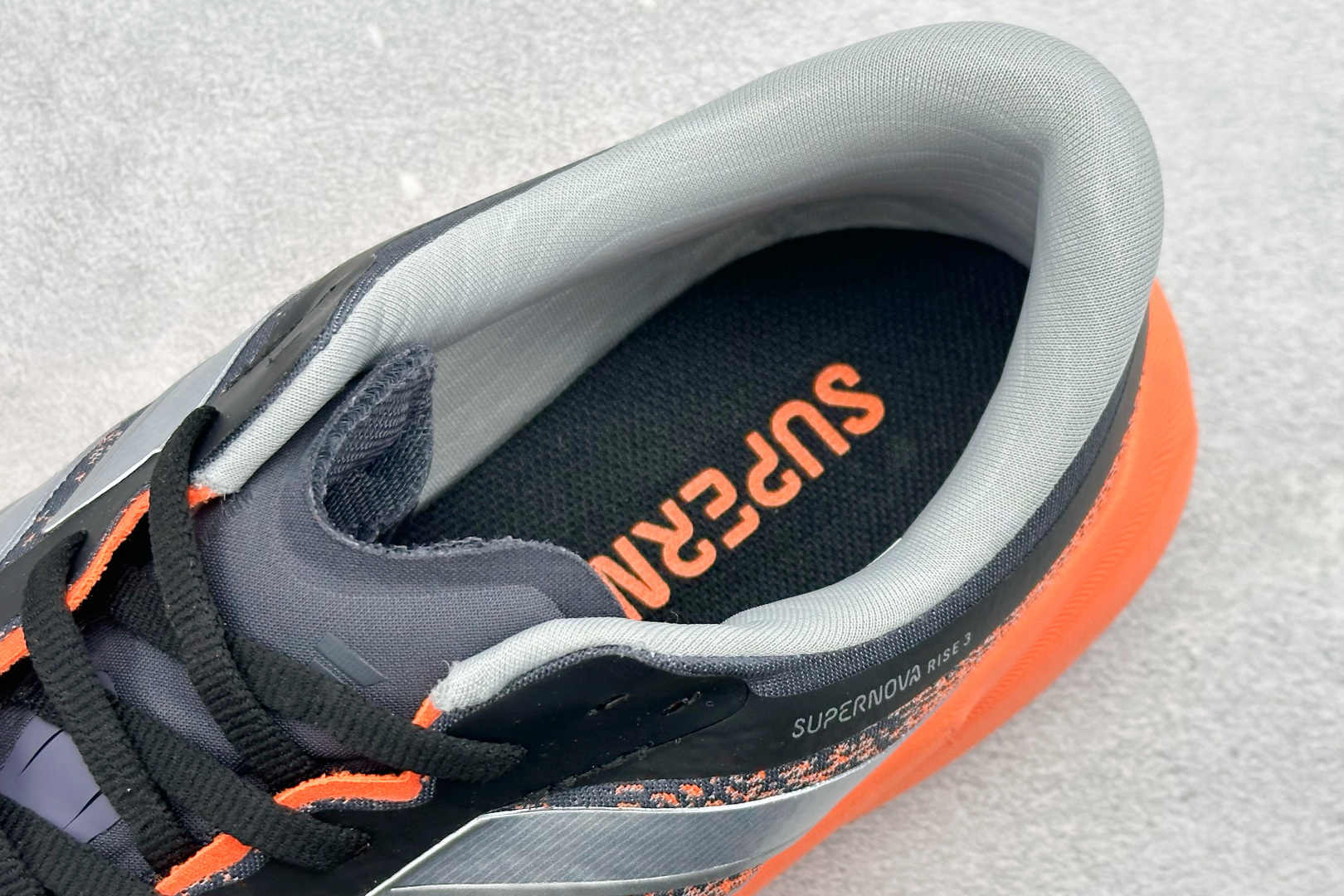 Adidas Supernova Solutione 3 M 阿迪透气缓震跑步鞋 KK1206 Adidas Supernova Solutione 3 M 阿迪透气缓震跑步鞋 KK1206