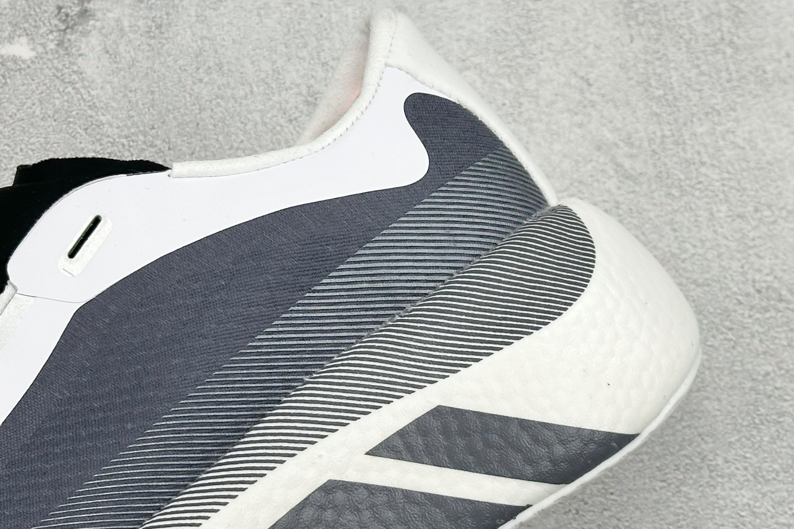AD Hyper Boost Edge M 轻量竞速运动跑鞋 CELERMESH针织网面非常轻薄 KJ0751 AD Hyper Boost Edge M 轻量竞速运动跑鞋 CELERMESH针织网面非常轻薄 KJ0751