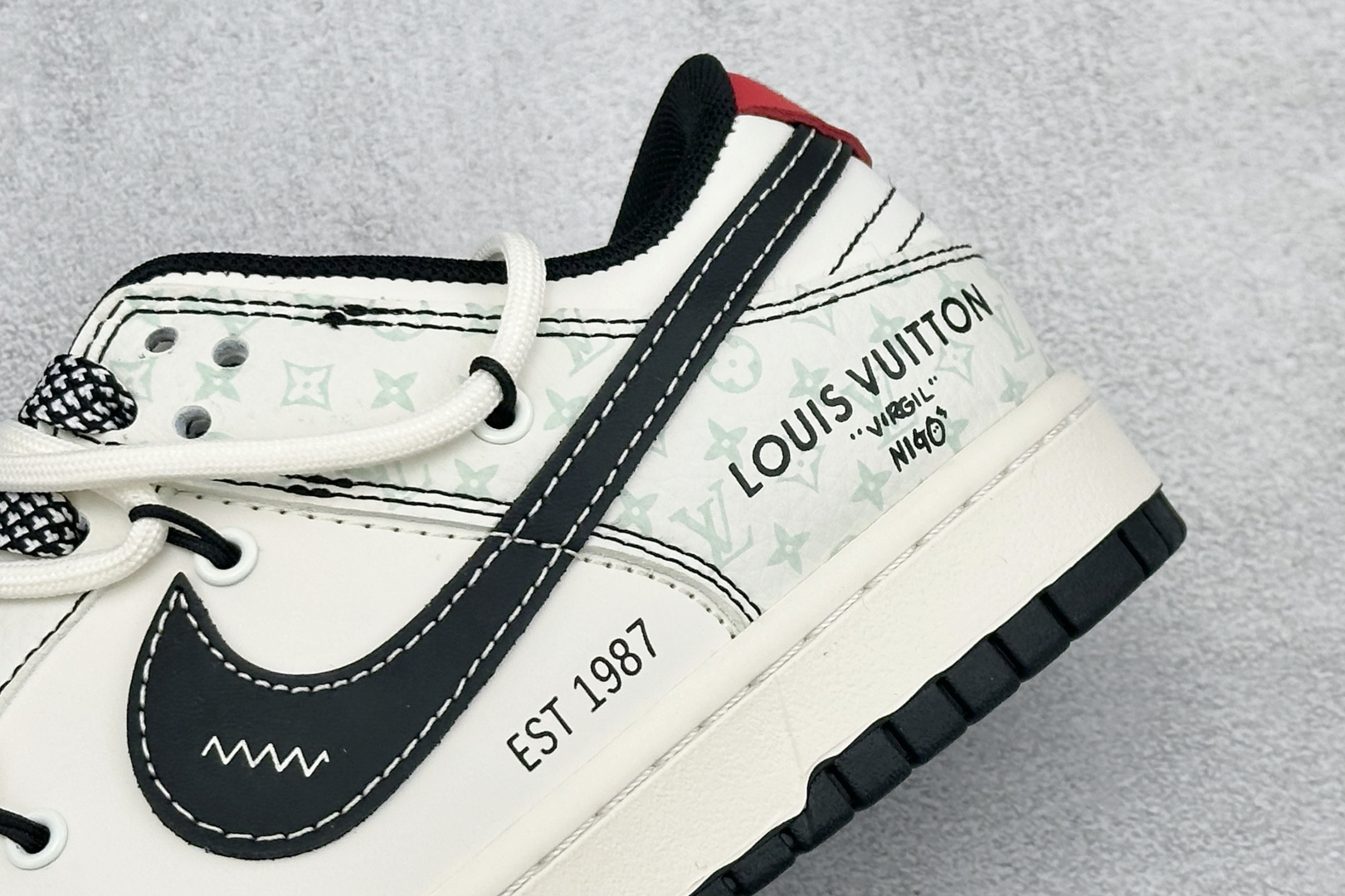Nike Dunk Low x Louis Vuitton 联名定制款 YX5066-393