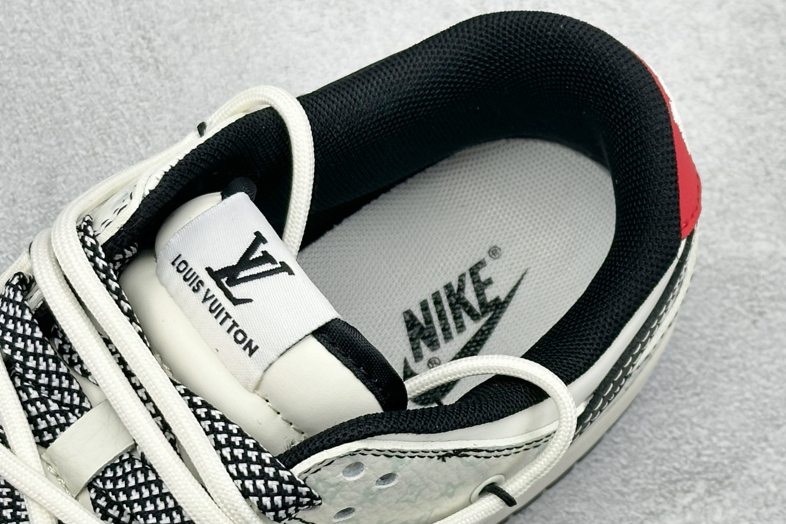 Nike Dunk Low x Louis Vuitton 联名定制款 YX5066-393