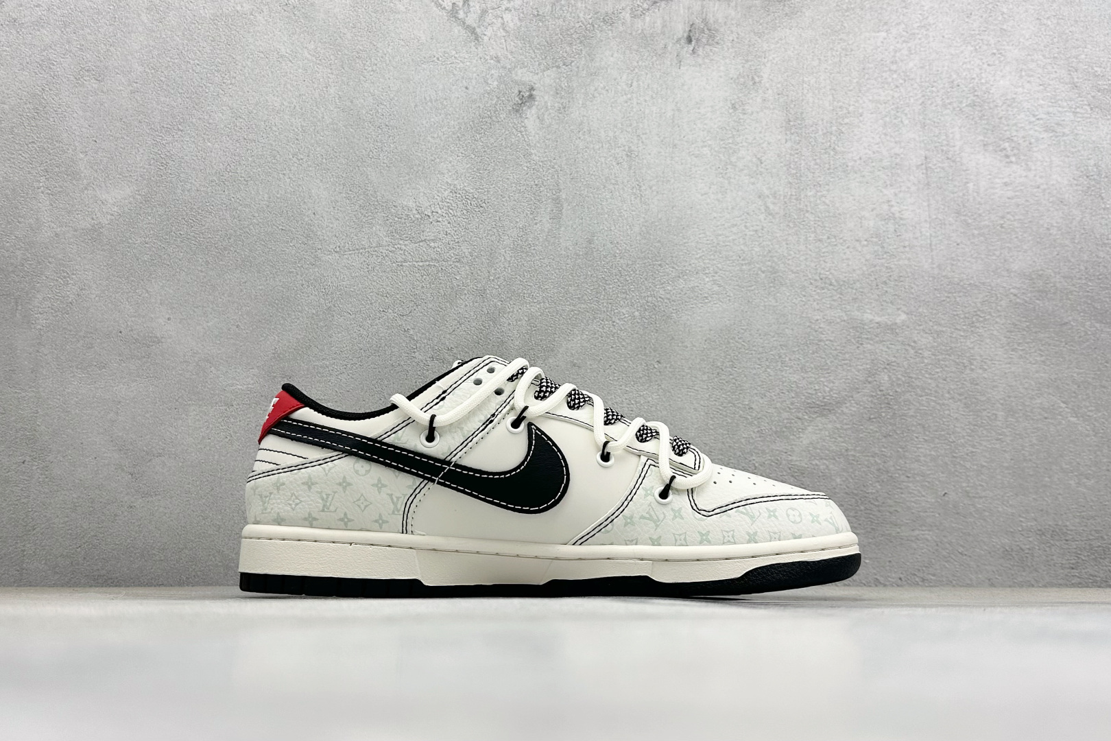 Nike Dunk Low x Louis Vuitton 联名定制款 YX5066-393