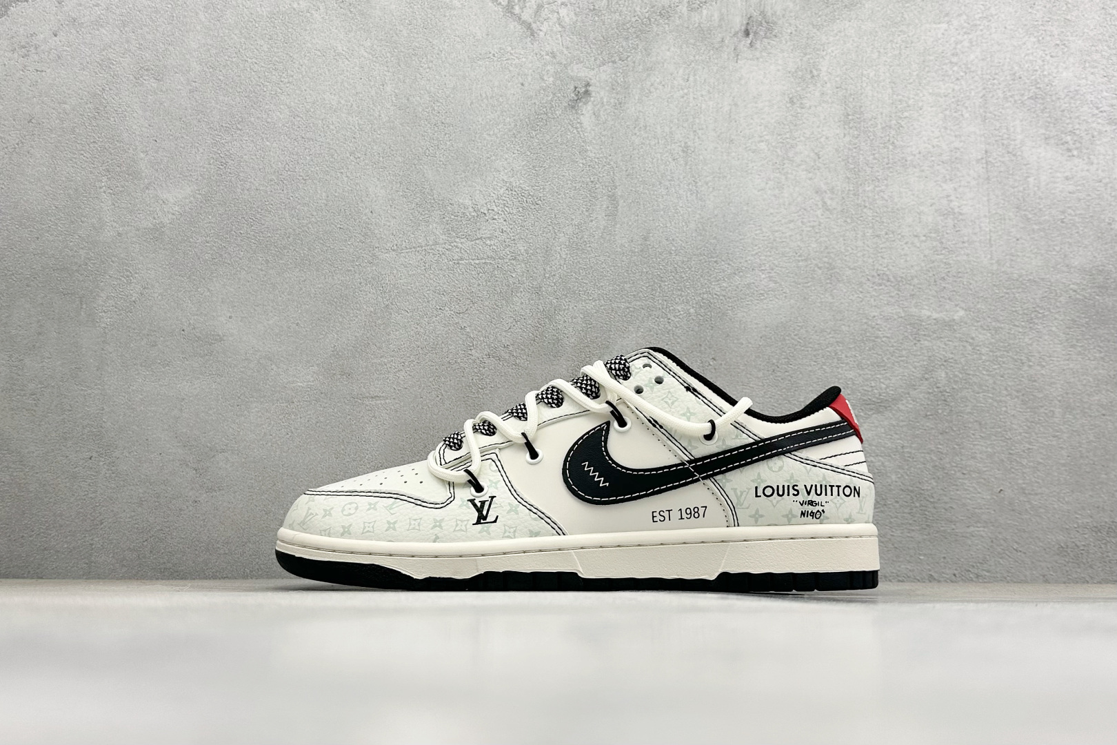 Nike Dunk Low x Louis Vuitton 联名定制款 YX5066-393