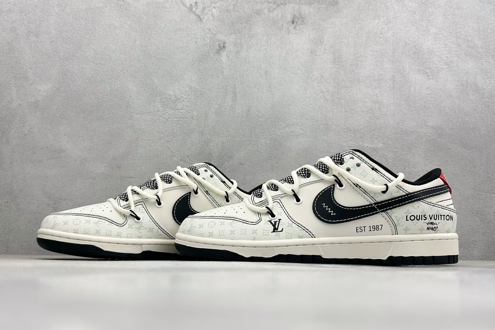 Nike Dunk Low x Louis Vuitton 联名定制款 YX5066-393