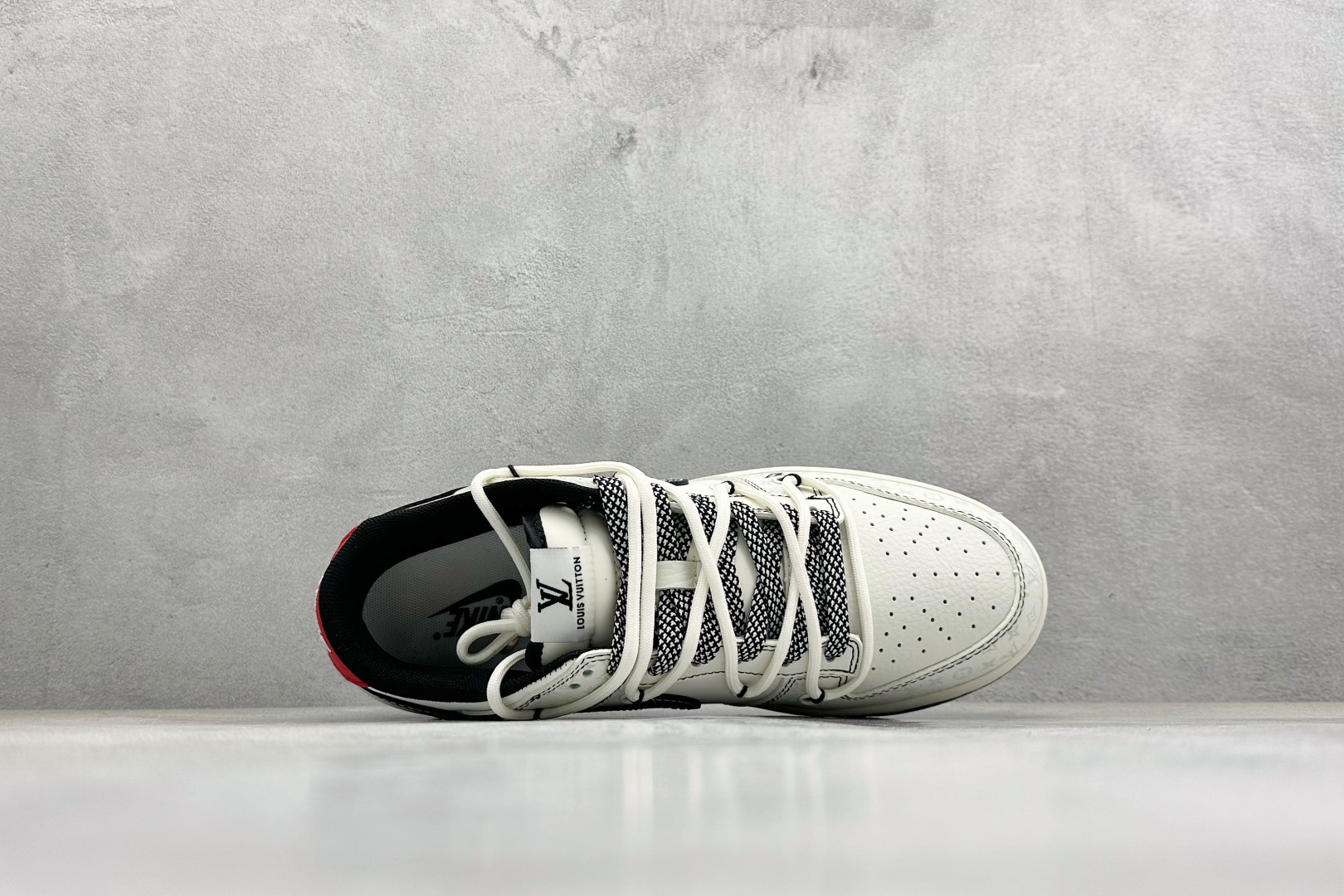 Nike Dunk Low x Louis Vuitton 联名定制款 YX5066-393