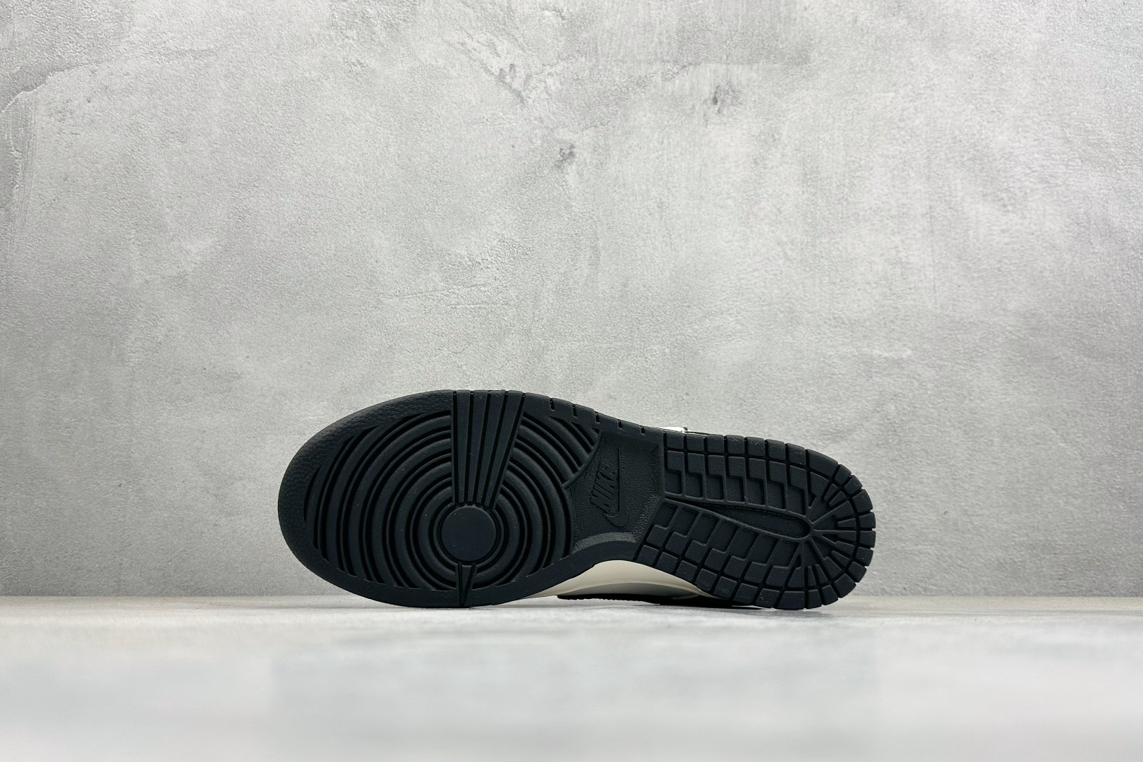 Nike Dunk Low x Louis Vuitton 联名定制款 YX5066-393