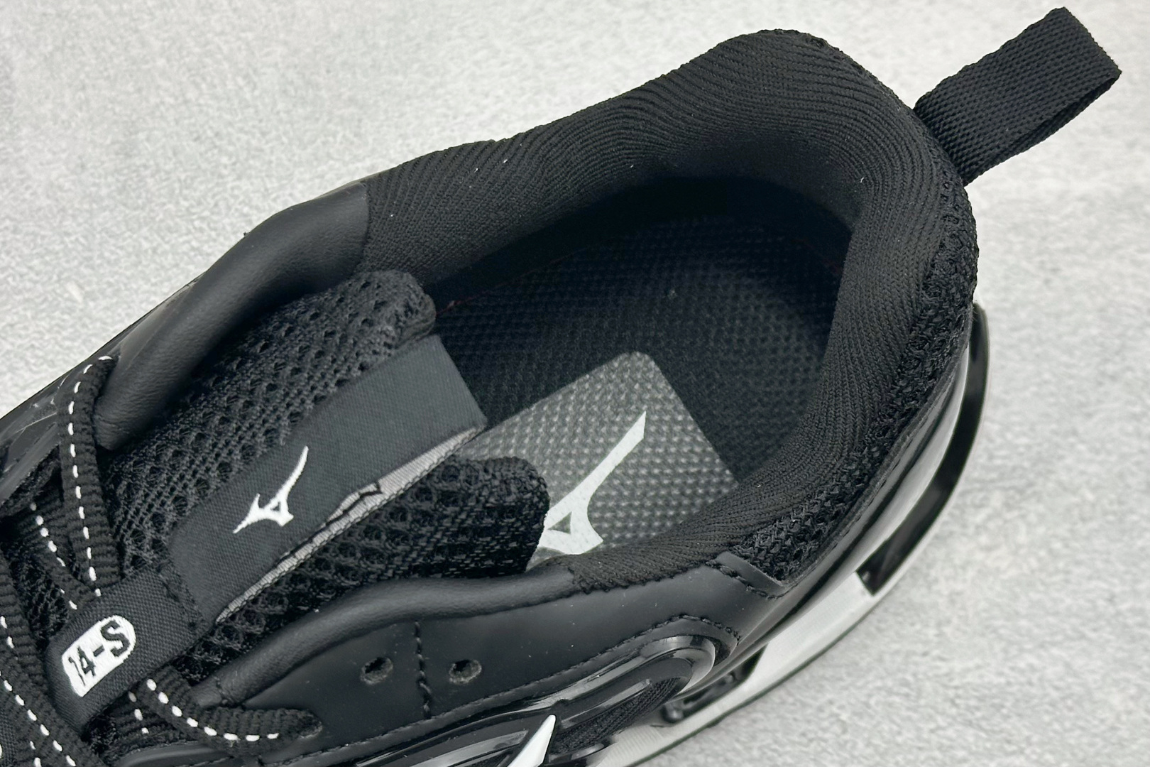 260 Mizuno 美津侬 WAVE PROPHECY 14S 复古时尚休闲舒适运动跑步鞋 J1GC25-Chinese UA Cheap High Quatity Brand Clothes Bags handbags Sneakers wholesale wholesaler seller from China Factory suppliers Fashion Clothing Shoes best Quality Beautiful Price 260 Mizuno 美津侬 WAVE PROPHECY 14S 复古时尚休闲舒适运动跑步鞋 J1GC25
