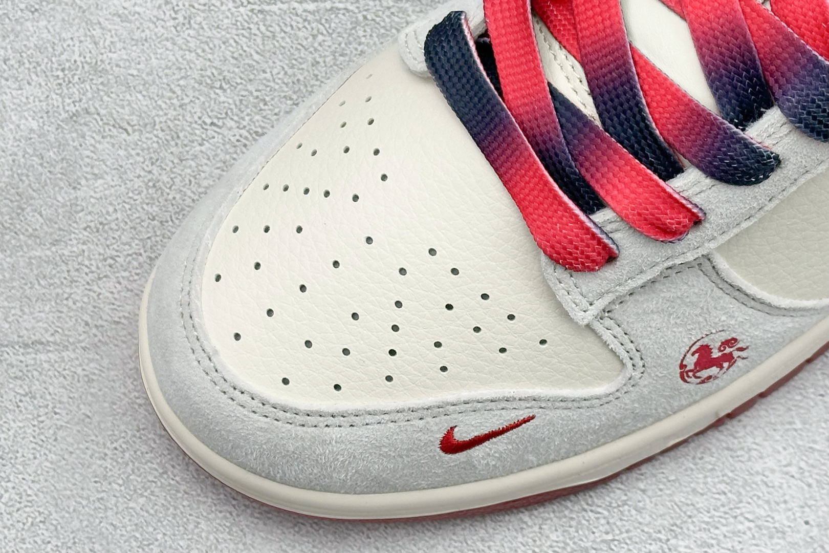 Nike Dunk Low Retro 马年限定 周年高端定制 低帮休闲板鞋 JY6988-132 Nike Dunk Low Retro 马年限定 周年高端定制 低帮休闲板鞋 JY6988-132