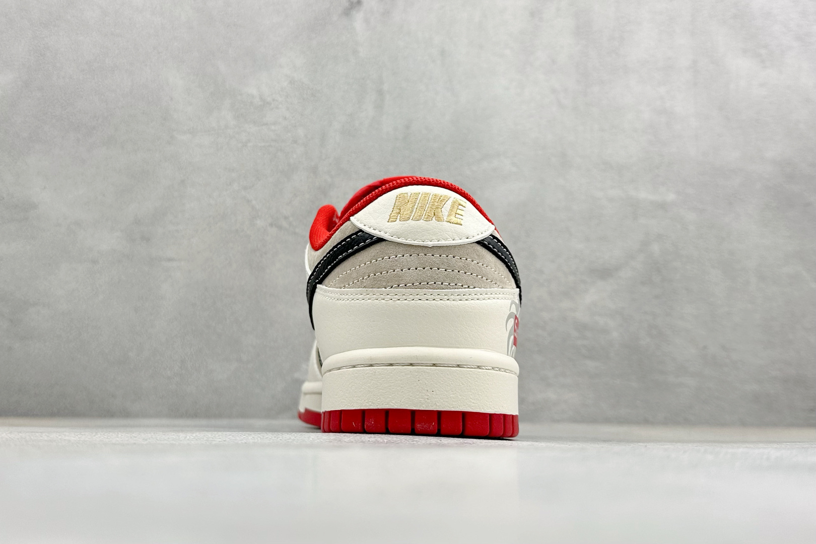 270 Nike Dunk Low Retro 马年限定 周年高端定制 低帮休闲板鞋 HG0026-006-Chinese UA Cheap High Quatity Brand Clothes Bags handbags Sneakers wholesale wholesaler seller from China Factory suppliers Fashion Clothing Shoes best Quality Beautiful Price 270 Nike Dunk Low Retro 马年限定 周年高端定制 低帮休闲板鞋 HG0026-006