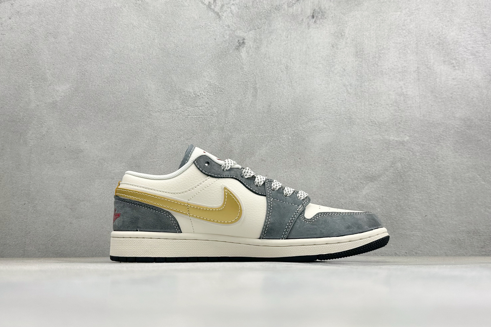 Air Jordan 1 Low AJ1 乔1 马年限定 高端定制 低帮倒钩复古篮球鞋 JP2026-125 Air Jordan 1 Low AJ1 乔1 马年限定 高端定制 低帮倒钩复古篮球鞋 JP2026-125