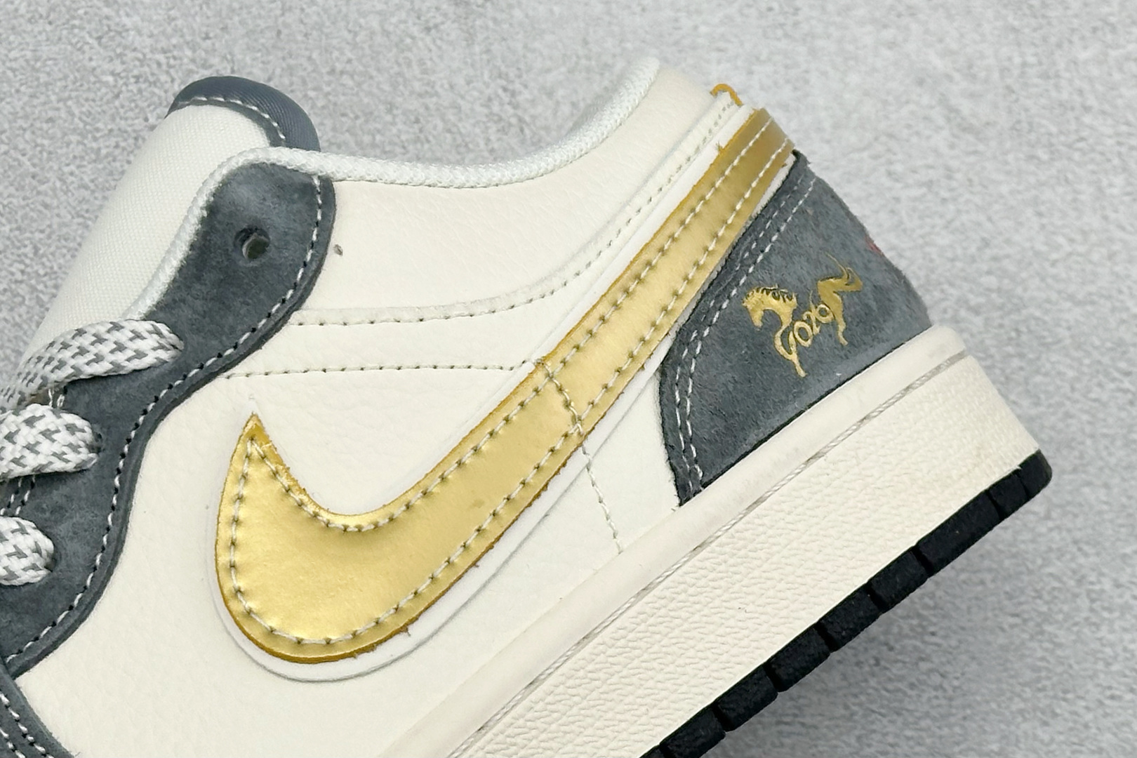 Air Jordan 1 Low AJ1 乔1 马年限定 高端定制 低帮倒钩复古篮球鞋 JP2026-125 Air Jordan 1 Low AJ1 乔1 马年限定 高端定制 低帮倒钩复古篮球鞋 JP2026-125