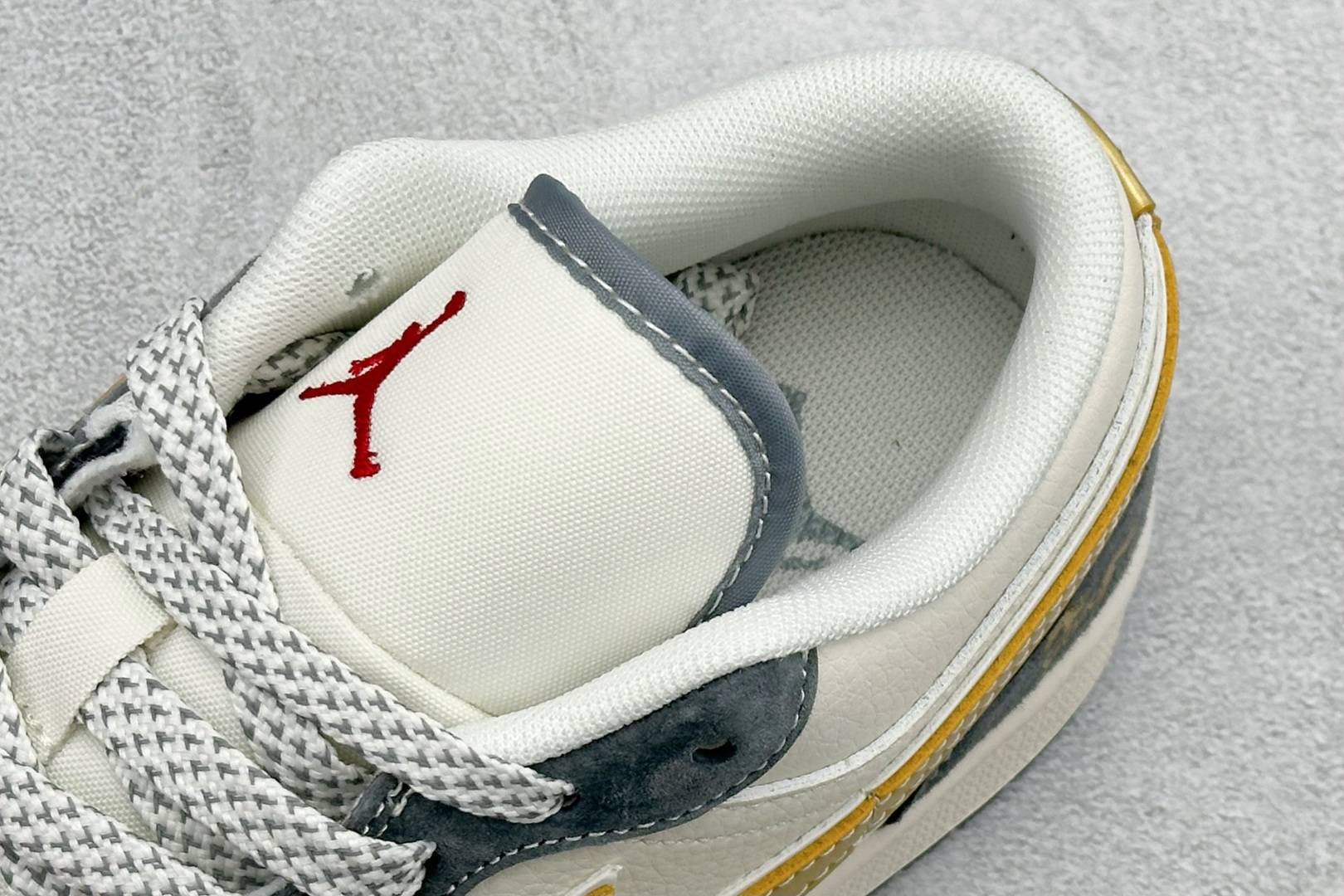 Air Jordan 1 Low AJ1 乔1 马年限定 高端定制 低帮倒钩复古篮球鞋 JP2026-125 Air Jordan 1 Low AJ1 乔1 马年限定 高端定制 低帮倒钩复古篮球鞋 JP2026-125