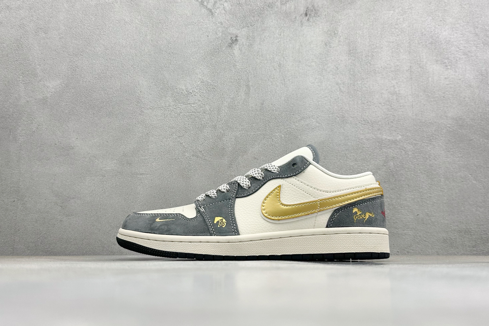 Air Jordan 1 Low AJ1 乔1 马年限定 高端定制 低帮倒钩复古篮球鞋 JP2026-125 Air Jordan 1 Low AJ1 乔1 马年限定 高端定制 低帮倒钩复古篮球鞋 JP2026-125