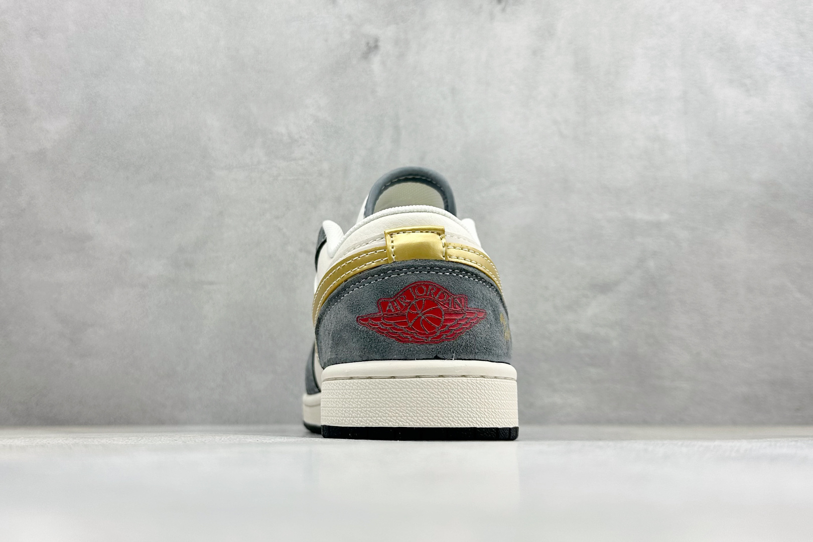 Air Jordan 1 Low AJ1 乔1 马年限定 高端定制 低帮倒钩复古篮球鞋 JP2026-125 Air Jordan 1 Low AJ1 乔1 马年限定 高端定制 低帮倒钩复古篮球鞋 JP2026-125