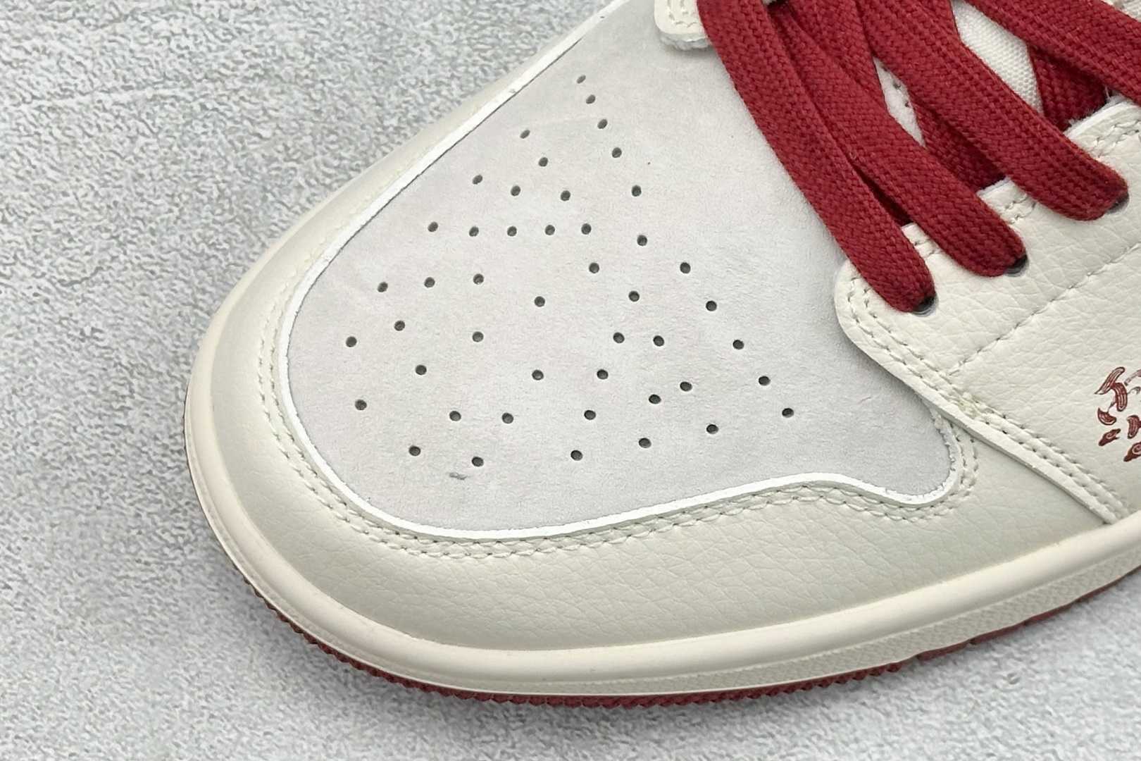 Air Jordan 1 Low AJ1 乔1 马年限定 高端定制 低帮复古篮球鞋 XT6998-137 Air Jordan 1 Low AJ1 乔1 马年限定 高端定制 低帮复古篮球鞋 XT6998-137