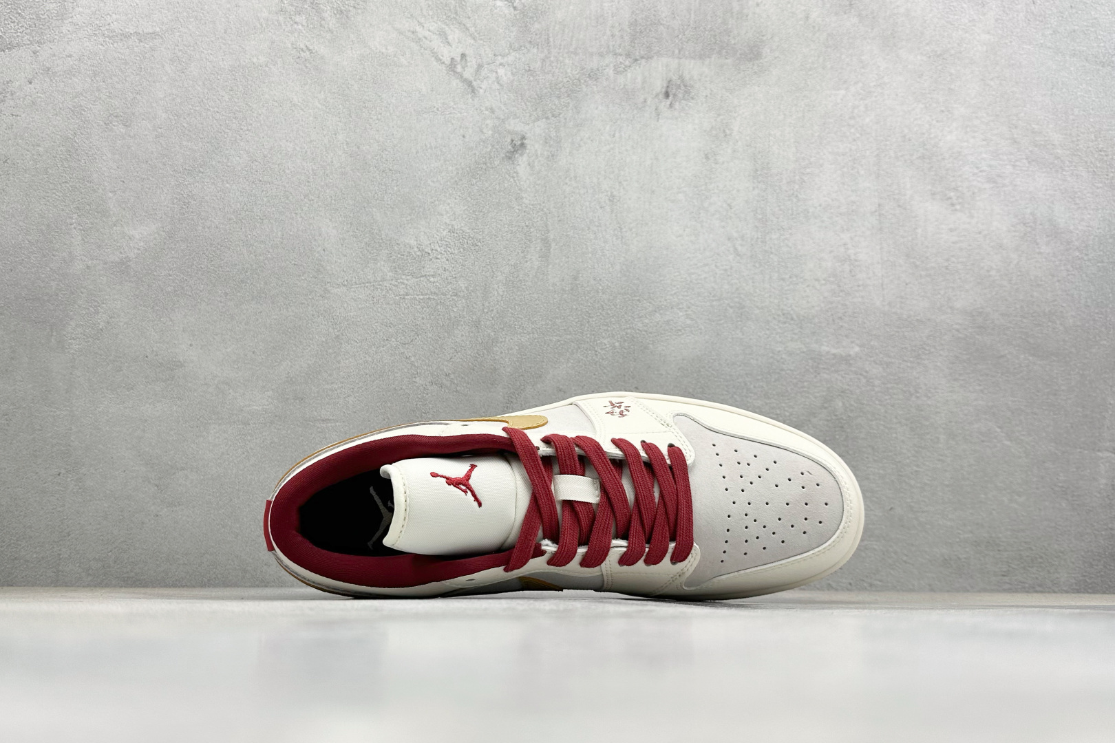 Air Jordan 1 Low AJ1 乔1 马年限定 高端定制 低帮复古篮球鞋 XT6998-137 Air Jordan 1 Low AJ1 乔1 马年限定 高端定制 低帮复古篮球鞋 XT6998-137