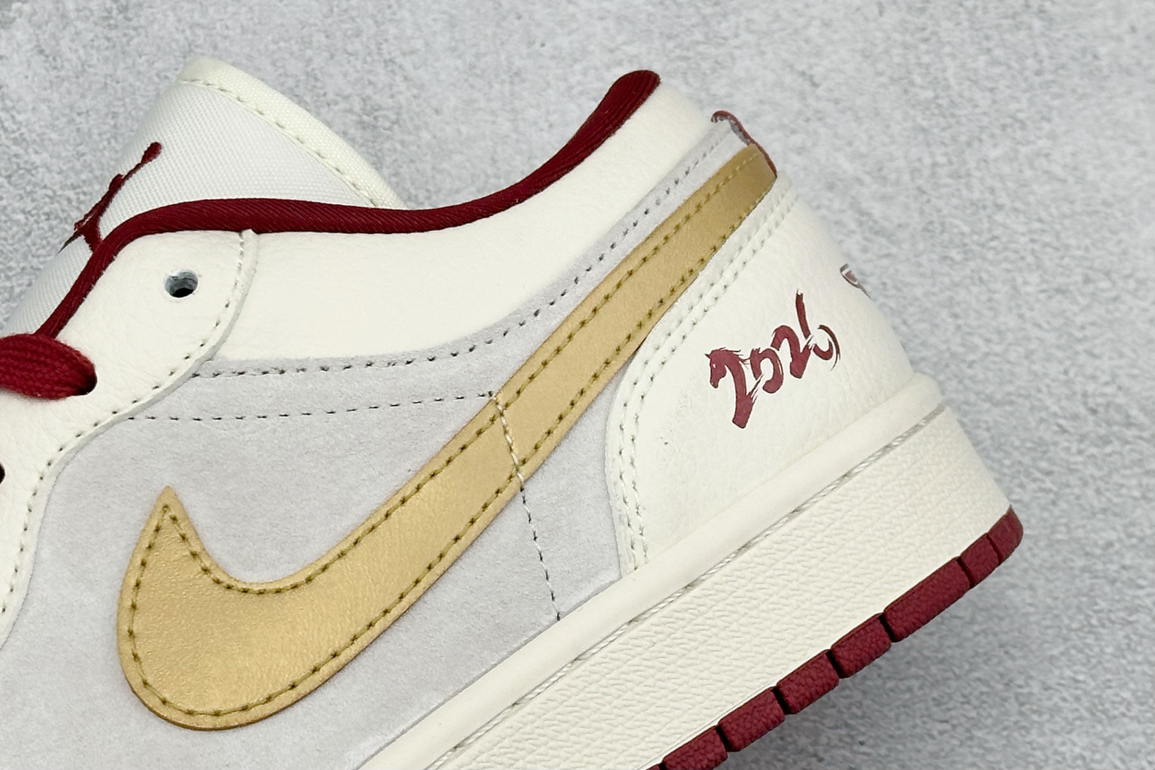 Air Jordan 1 Low AJ1 乔1 马年限定 高端定制 低帮复古篮球鞋 XT6998-137 Air Jordan 1 Low AJ1 乔1 马年限定 高端定制 低帮复古篮球鞋 XT6998-137