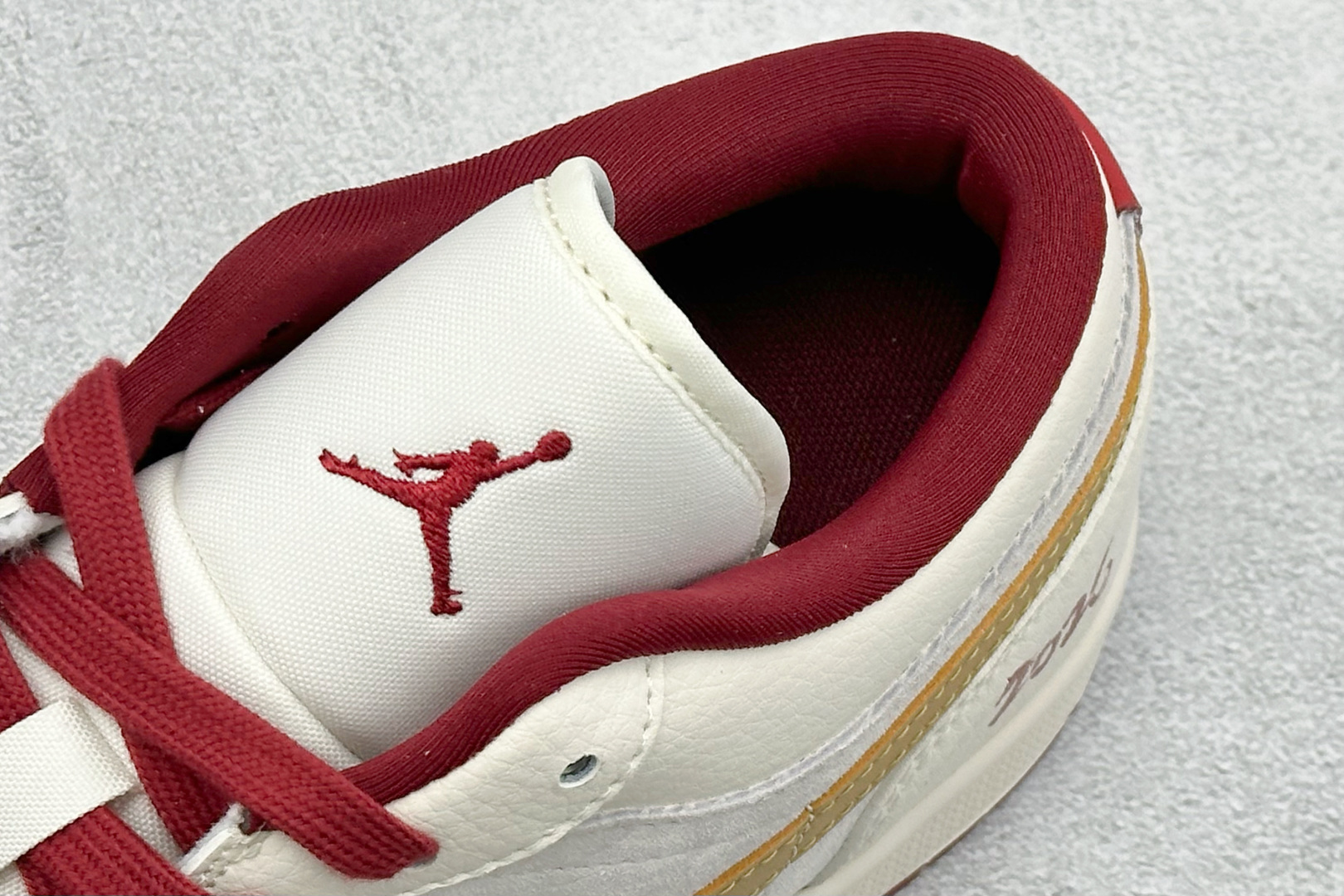 Air Jordan 1 Low AJ1 乔1 马年限定 高端定制 低帮复古篮球鞋 XT6998-137 Air Jordan 1 Low AJ1 乔1 马年限定 高端定制 低帮复古篮球鞋 XT6998-137