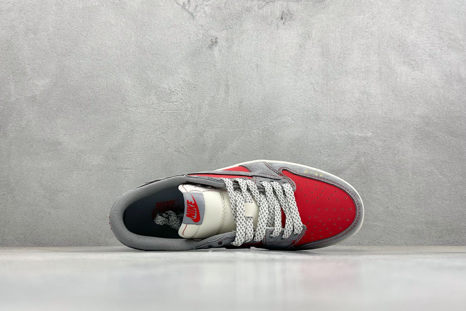 Air Jordan 1 Low AJ1 乔1 2026 马年限定 高端定制 低帮倒钩复古篮球鞋 JJ2508-105-Top High Quatity Cheap Sneakers Fashion Clothing Clothes Bags handbags Shoes of all Brand wholesale With The best Quality And Beautiful Price from China Factory Chinese suppliers wholesaler seller Air Jordan 1 Low AJ1 乔1 2026 马年限定 高端定制 低帮倒钩复古篮球鞋 JJ2508-105