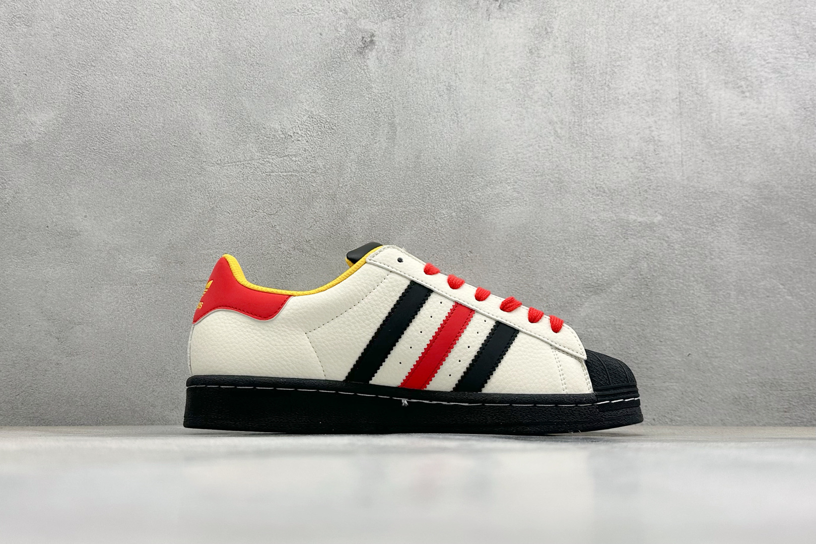 AD Originals Super马年限定 贝壳头板鞋 LX0915-Top High Quatity Cheap Sneakers Fashion Clothing Clothes Bags handbags Shoes of all Brand wholesale With The best Quality And Beautiful Price from China Factory Chinese suppliers wholesaler seller AD Originals Super马年限定 贝壳头板鞋 LX0915