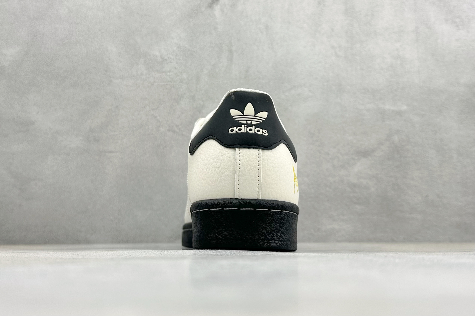 AD Originals Super马年限定 贝壳头板鞋 LX0913
