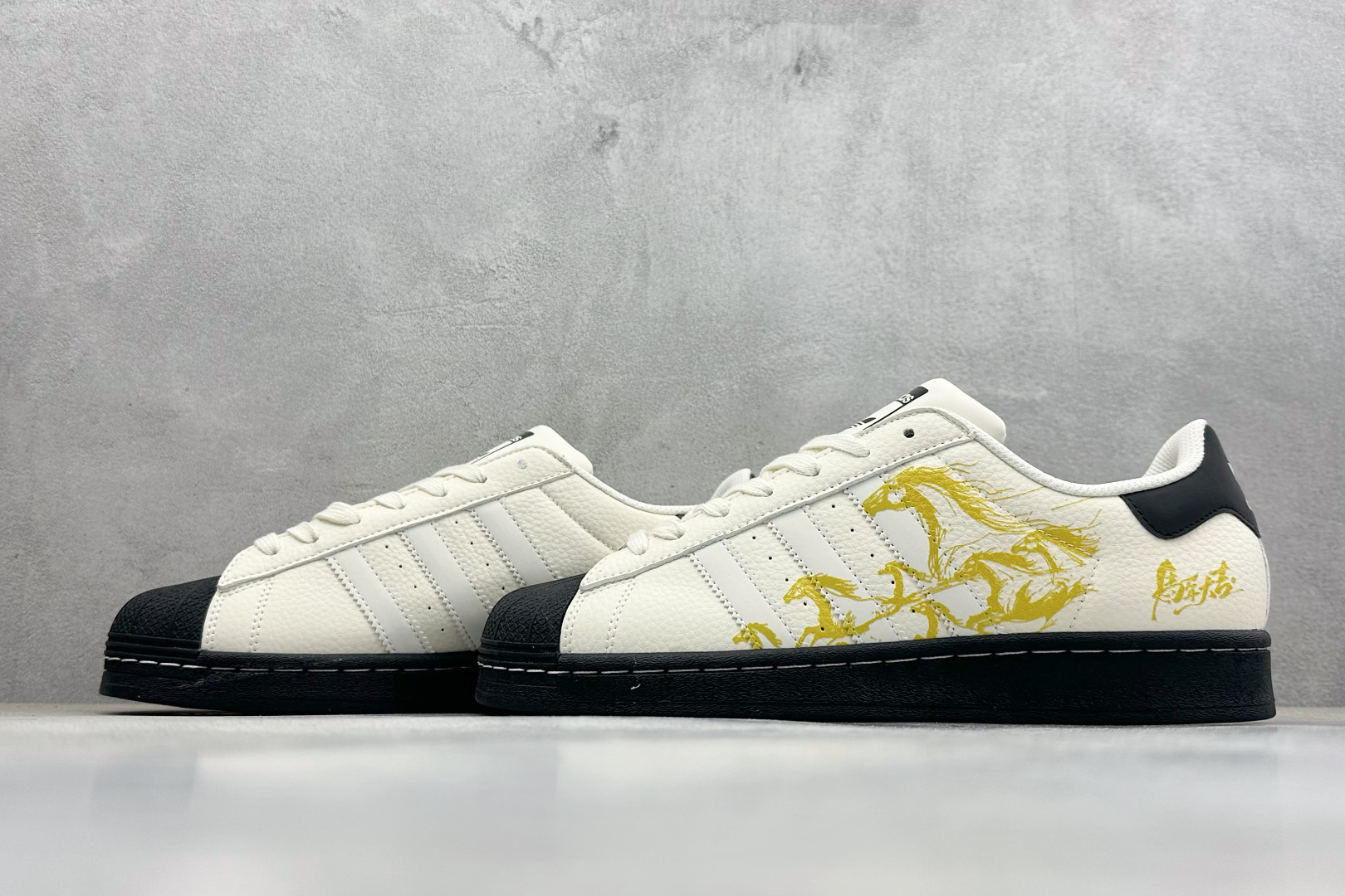 AD Originals Super马年限定 贝壳头板鞋 LX0913