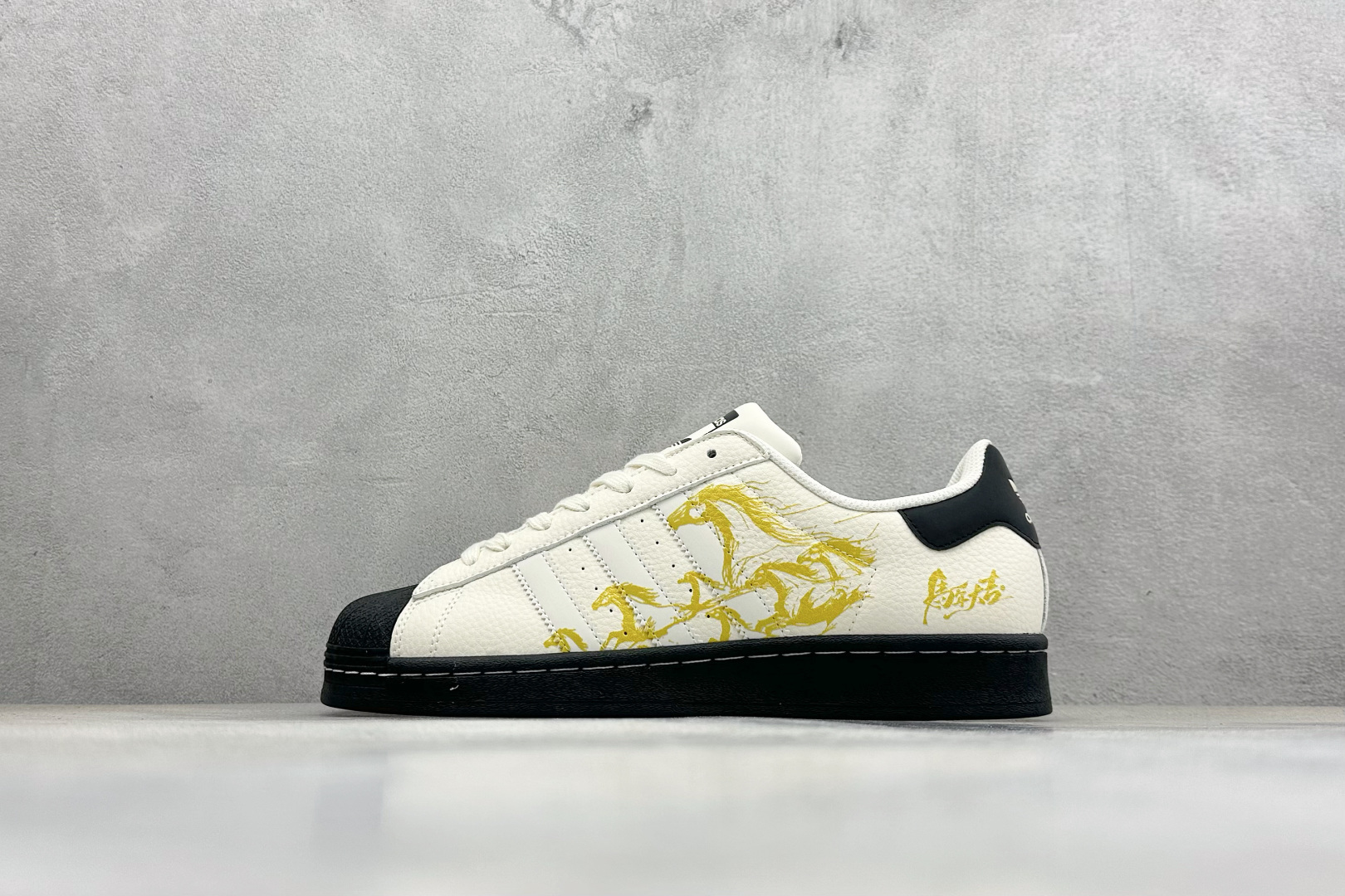 AD Originals Super马年限定 贝壳头板鞋 LX0913