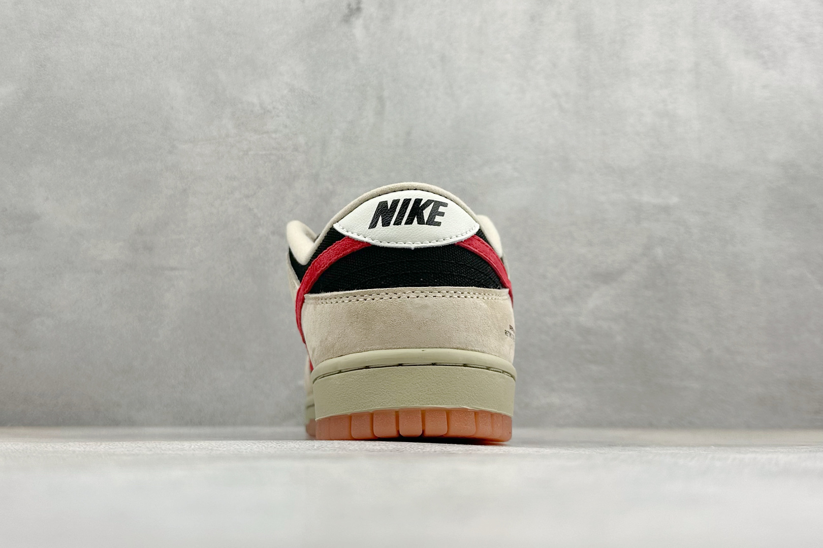 K版Nike SB Dunk Low 卡其黑红钩 低帮休闲板鞋 HJ0367-200 K版Nike SB Dunk Low 卡其黑红钩 低帮休闲板鞋 HJ0367-200