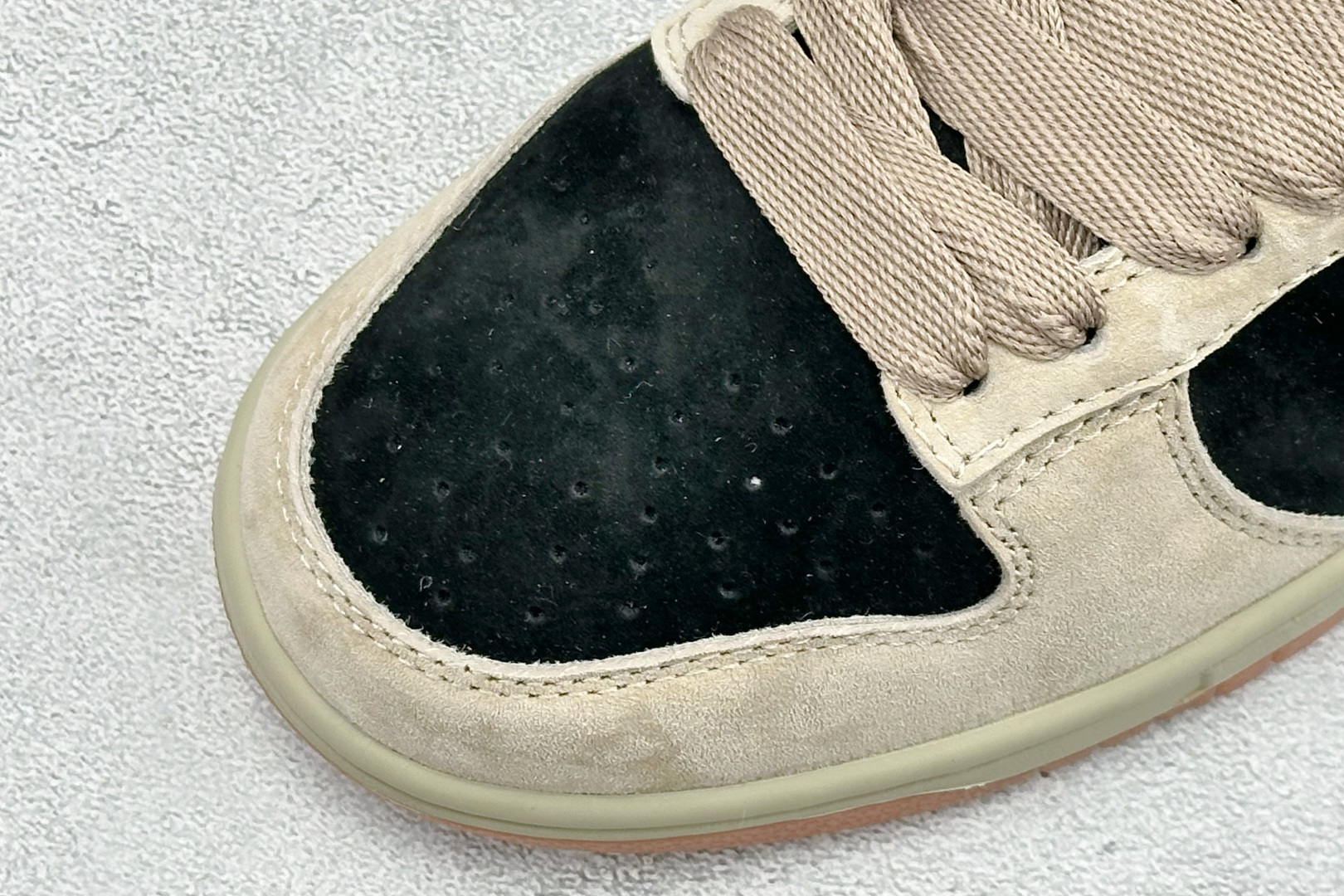 K版Nike SB Dunk Low 卡其黑红钩 低帮休闲板鞋 HJ0367-200 K版Nike SB Dunk Low 卡其黑红钩 低帮休闲板鞋 HJ0367-200