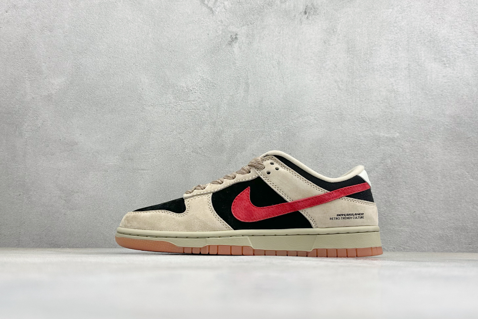 K版Nike SB Dunk Low 卡其黑红钩 低帮休闲板鞋 HJ0367-200 K版Nike SB Dunk Low 卡其黑红钩 低帮休闲板鞋 HJ0367-200