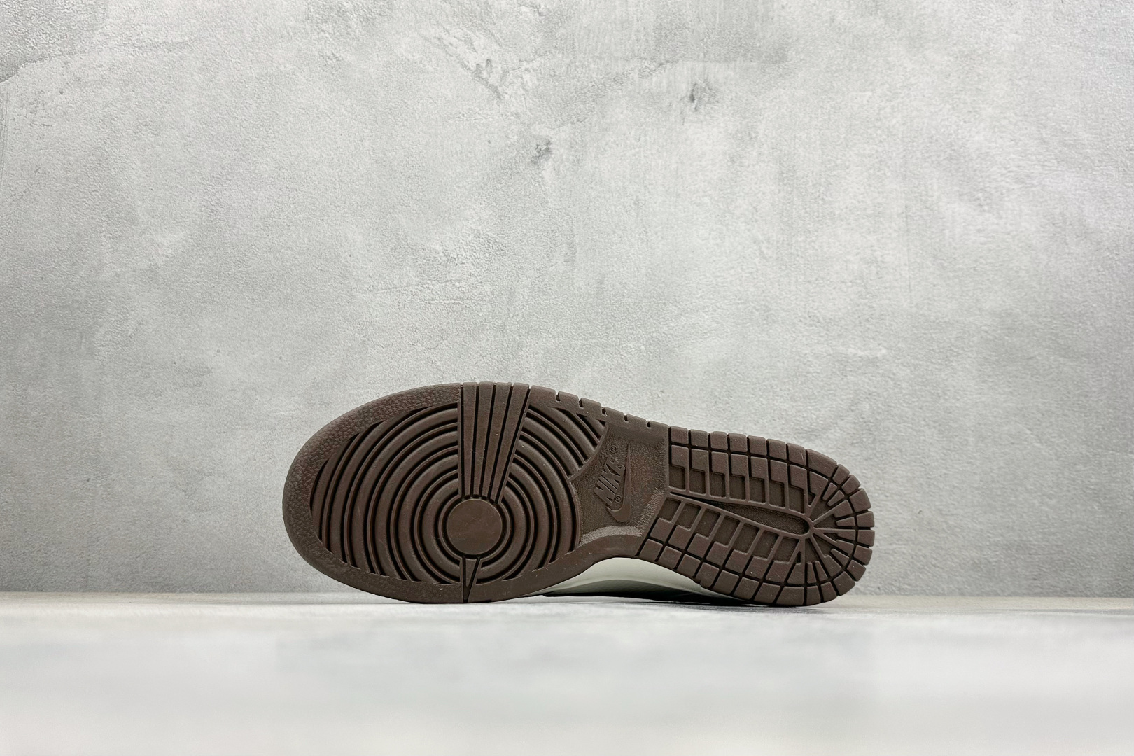 SC版Nike SB Dunk Low“马年限定——棕白浮雕” 高端私人定制 低帮休闲滑板鞋 IQ1118-220