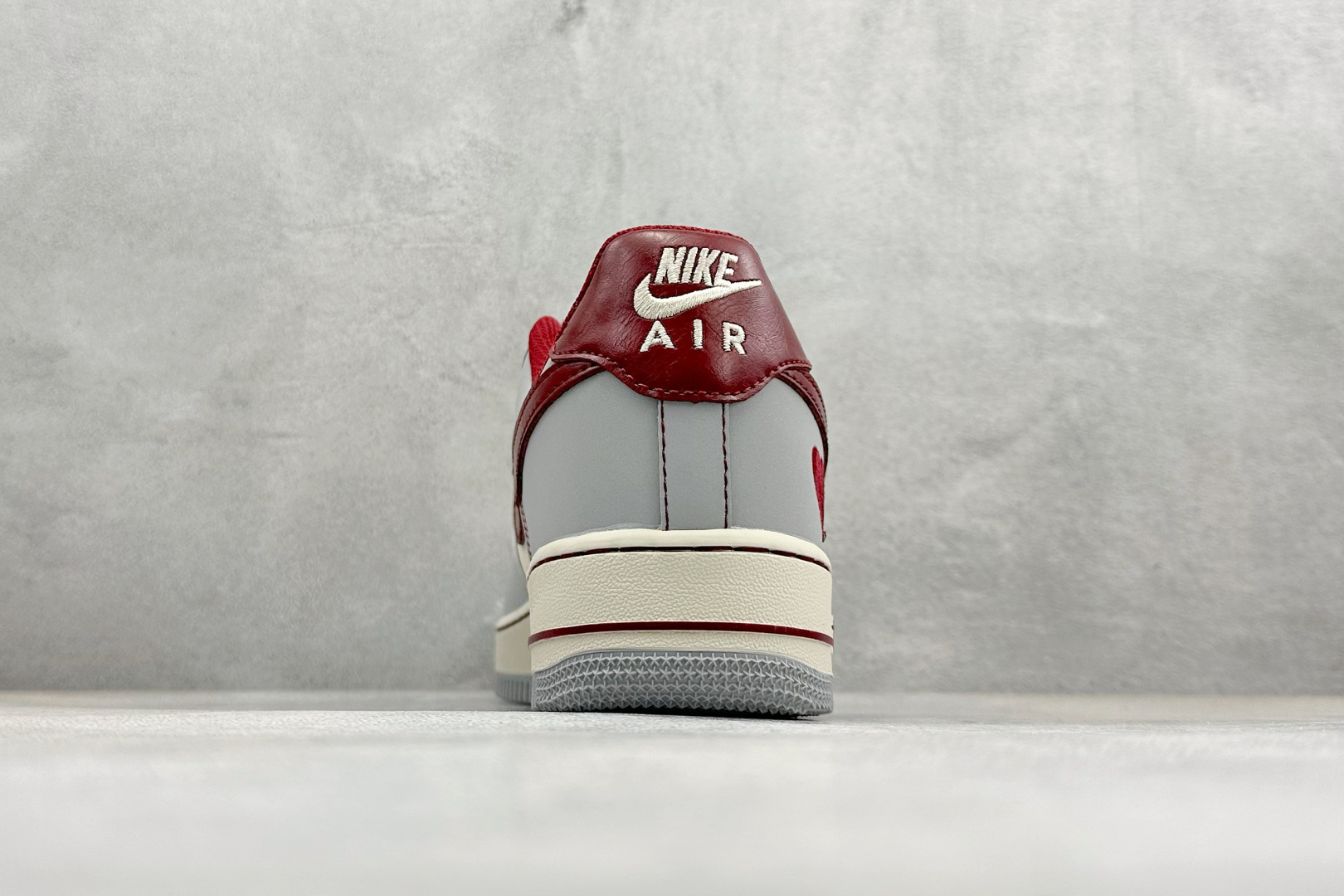 260 SC版NIke Air Force 1 '07 Low “情人节限定--烟灰赤痕” 空军一号低帮 运动鞋 NH0601-540