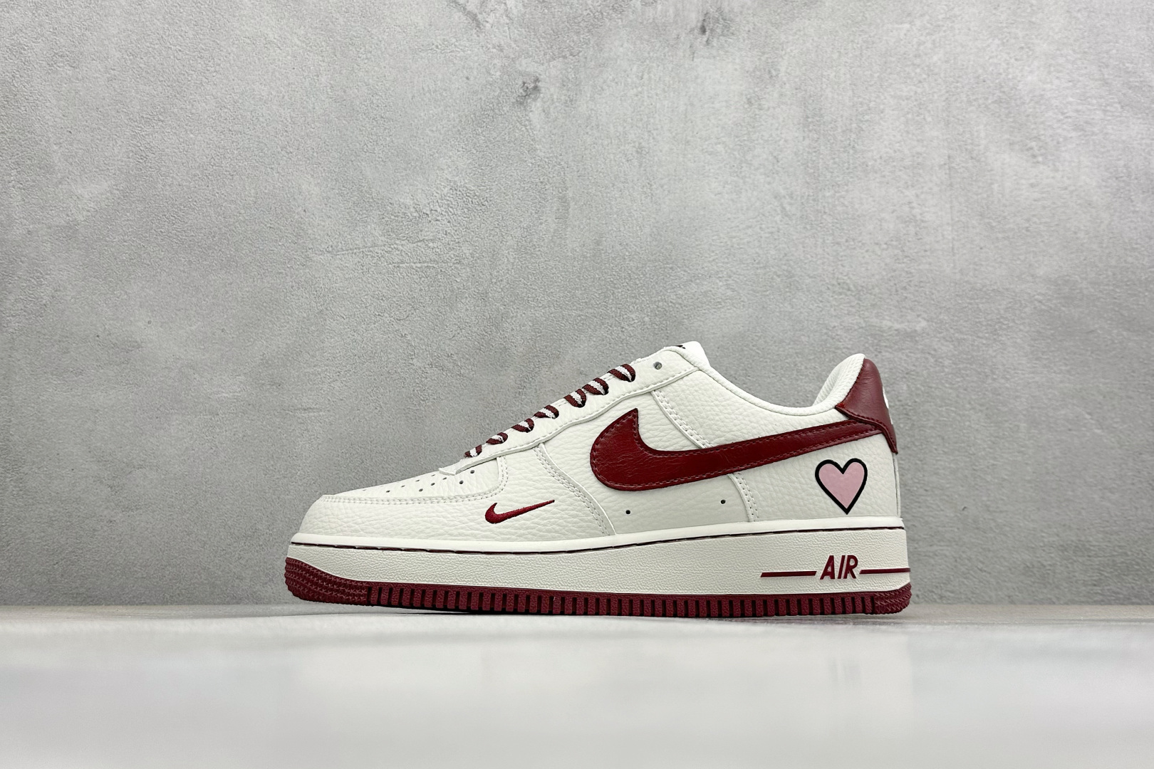 260 SC版NIke Air Force 1 '07 Low “情人节限定--白韵红缘” 空军一号低帮 运动鞋 NH0601-539-Chinese UA Cheap High Quatity Brand Clothes Bags handbags Sneakers wholesale wholesaler seller from China Factory suppliers Fashion Clothing Shoes best Quality Beautiful Price 260 SC版NIke Air Force 1 '07 Low “情人节限定--白韵红缘” 空军一号低帮 运动鞋 NH0601-539