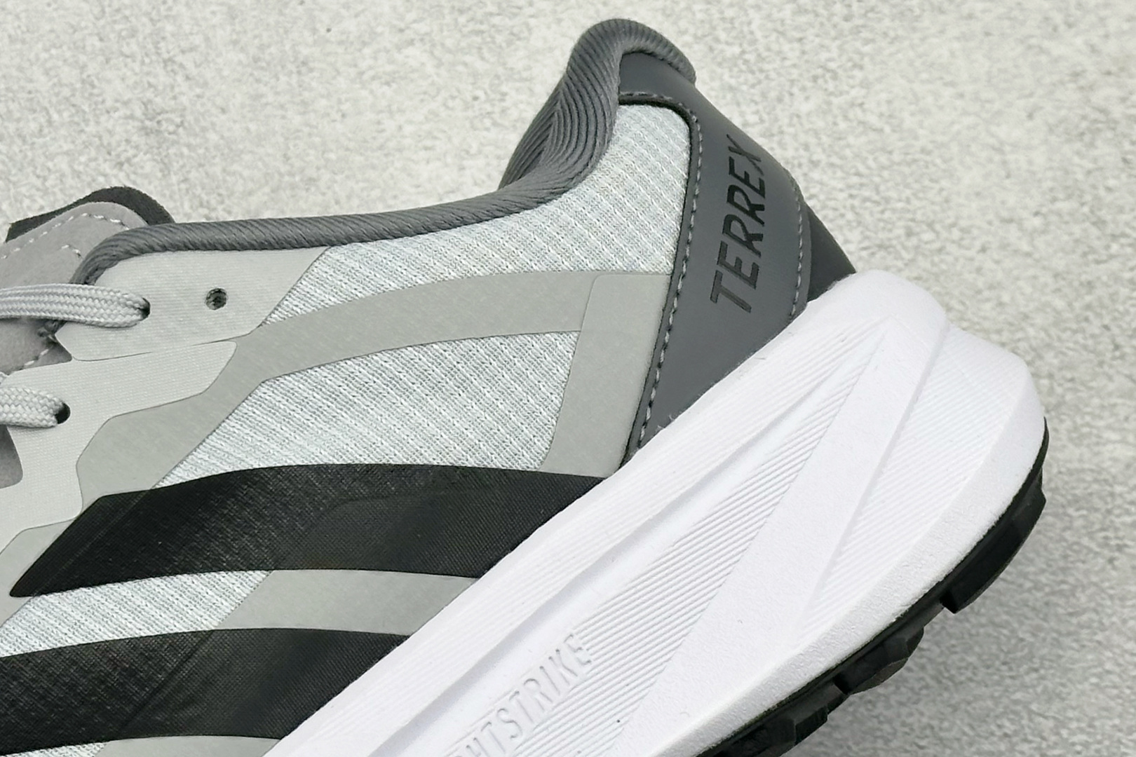 Adidas Terrex Agravic Lt 阿迪超轻透气缓震跑鞋 KK1874