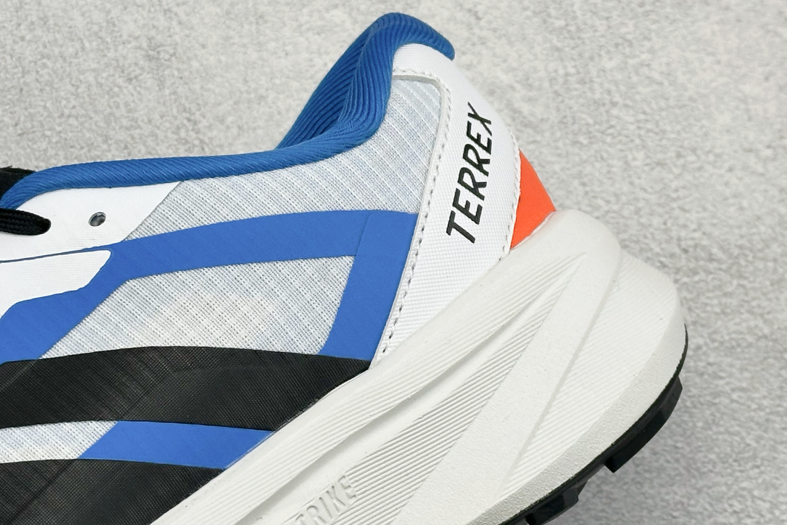 Adidas Terrex Agravic Lt 阿迪超轻透气缓震跑鞋 KK1873
