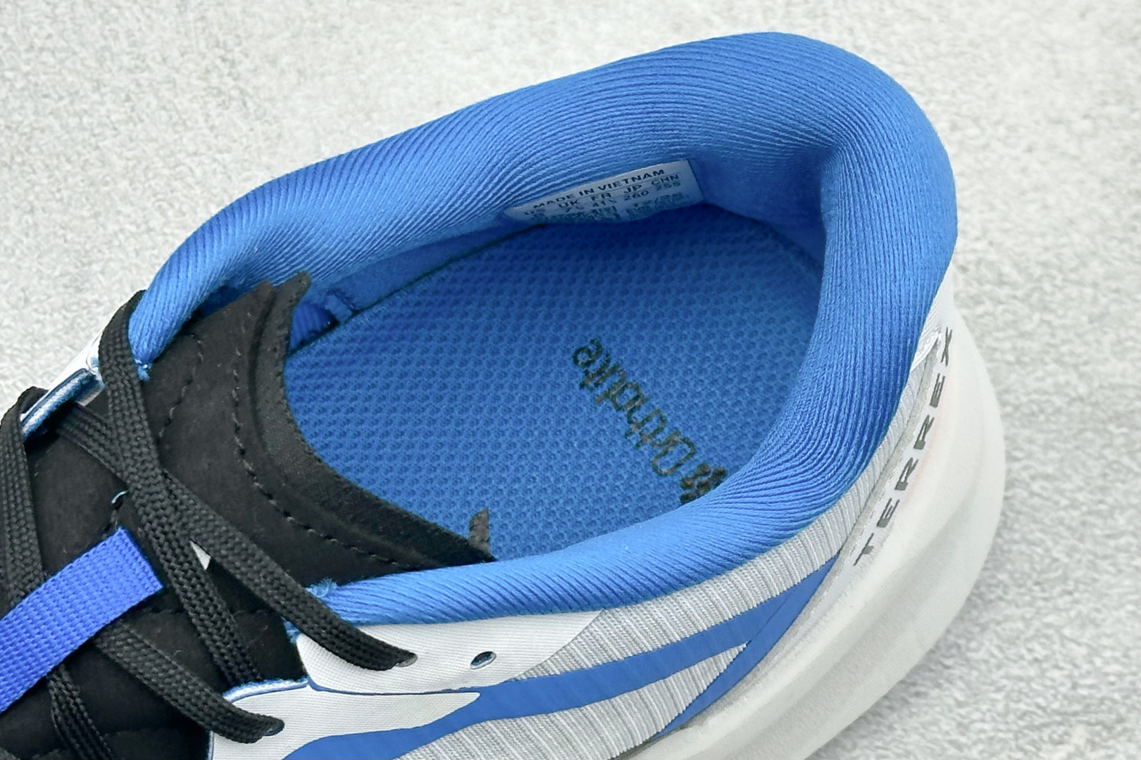 Adidas Terrex Agravic Lt 阿迪超轻透气缓震跑鞋 KK1873