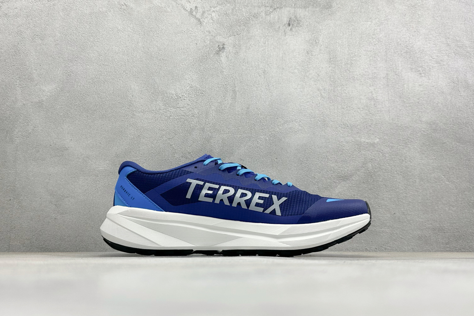 Adidas Terrex Agravic Lt 阿迪超轻透气缓震跑鞋 KK1877