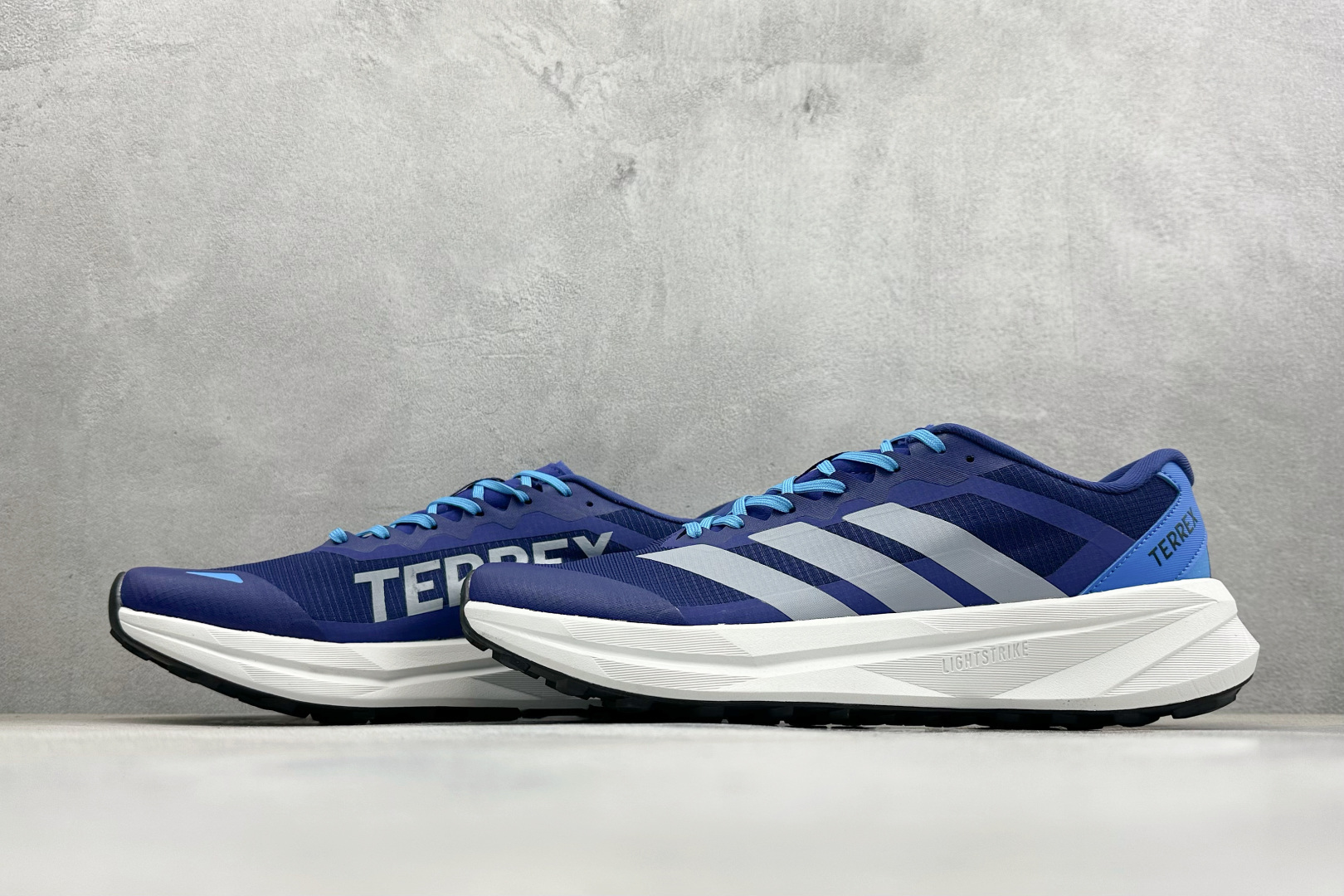 Adidas Terrex Agravic Lt 阿迪超轻透气缓震跑鞋 KK1877