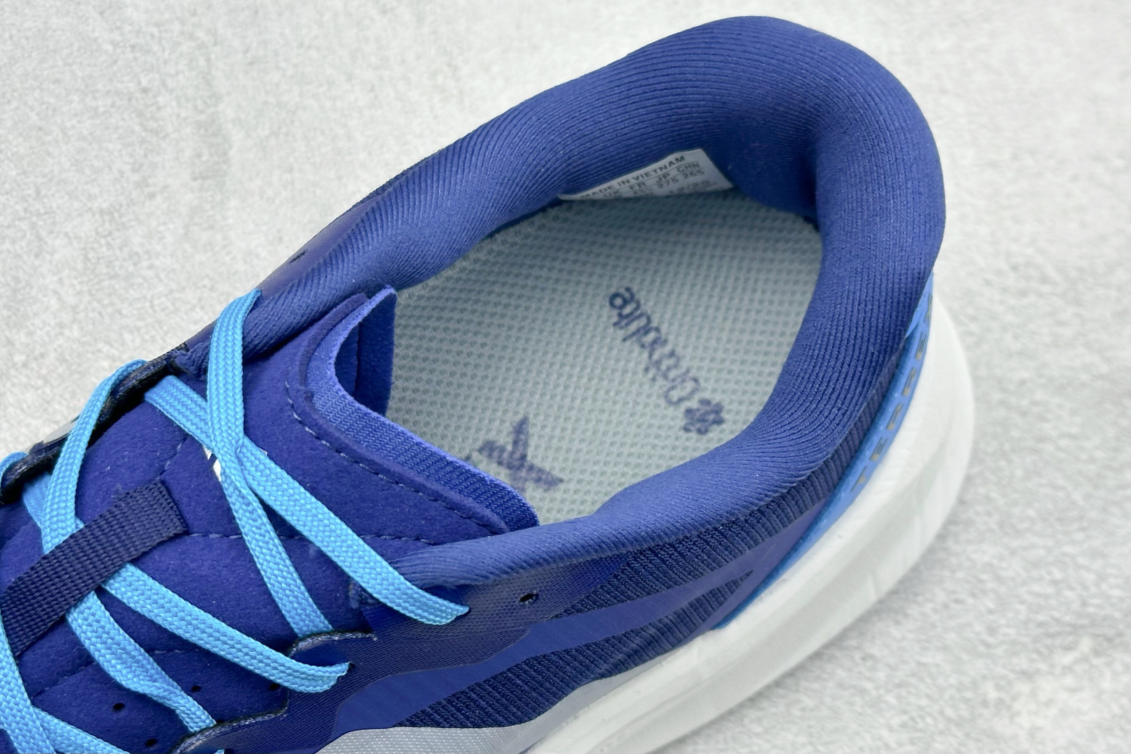 Adidas Terrex Agravic Lt 阿迪超轻透气缓震跑鞋 KK1877