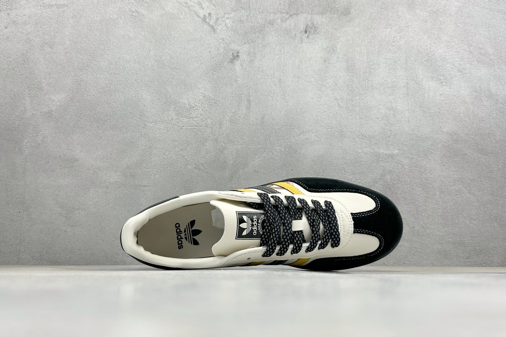 马年新款海外定制限量发售 Adidas Originals GAZELLE INDOOR“马年联名限定-鎏金黑” LX0903